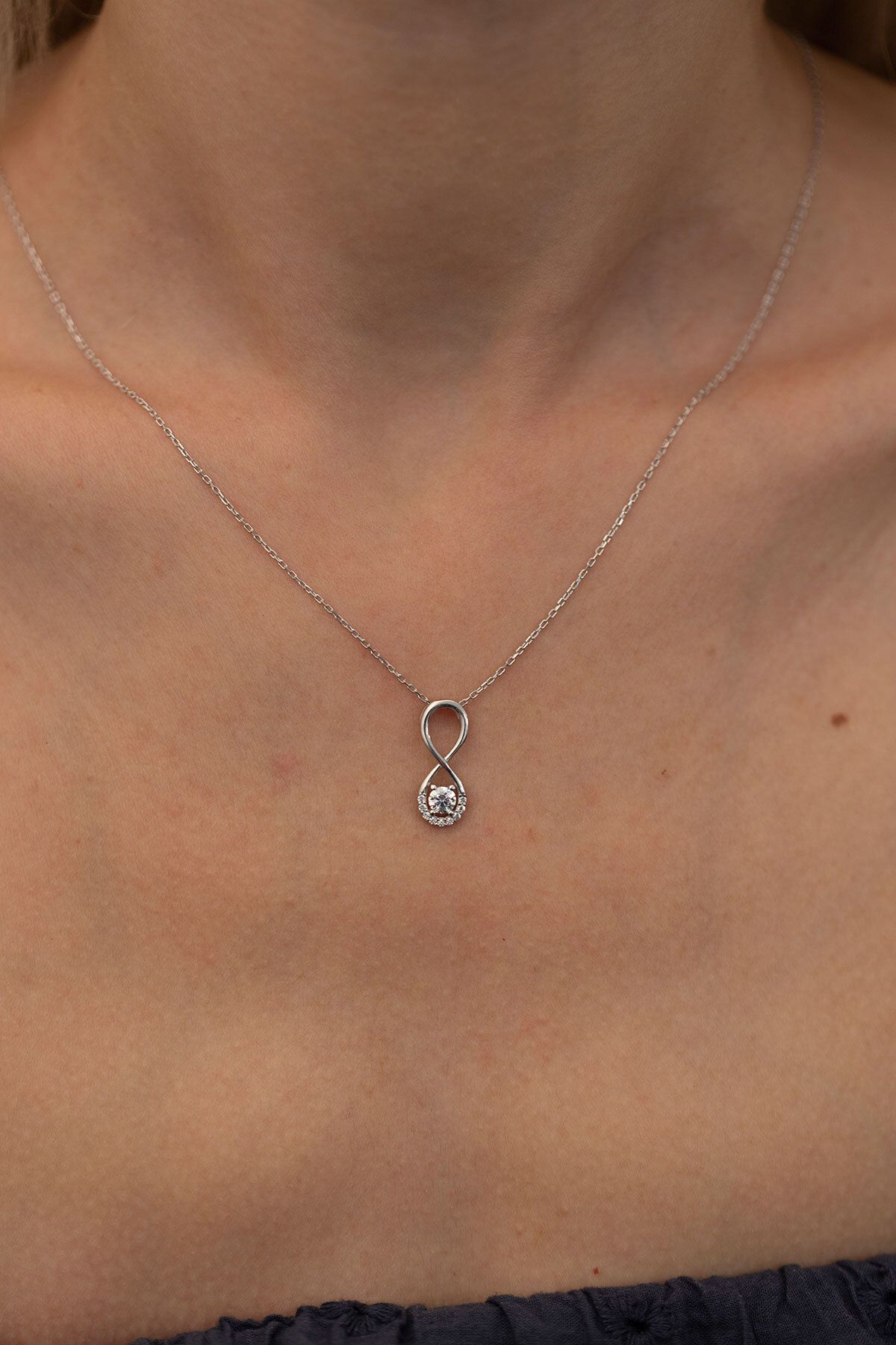 Ninova Silver Sonsuzluk Model Gümüş Zirconia Kolye