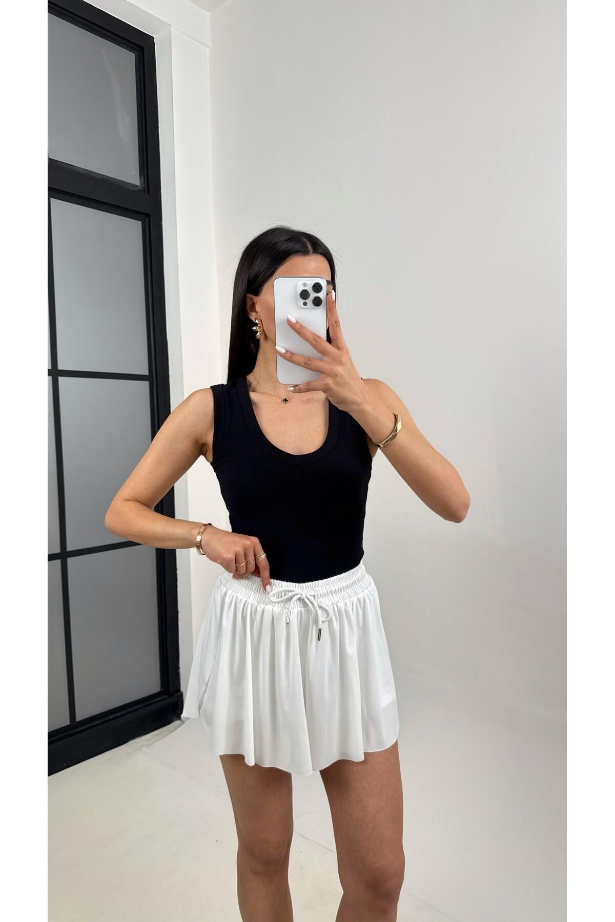 Gaus Beyaz Yan Yırtmaçlı Beli Lastikli Basic Şort Gaus00371