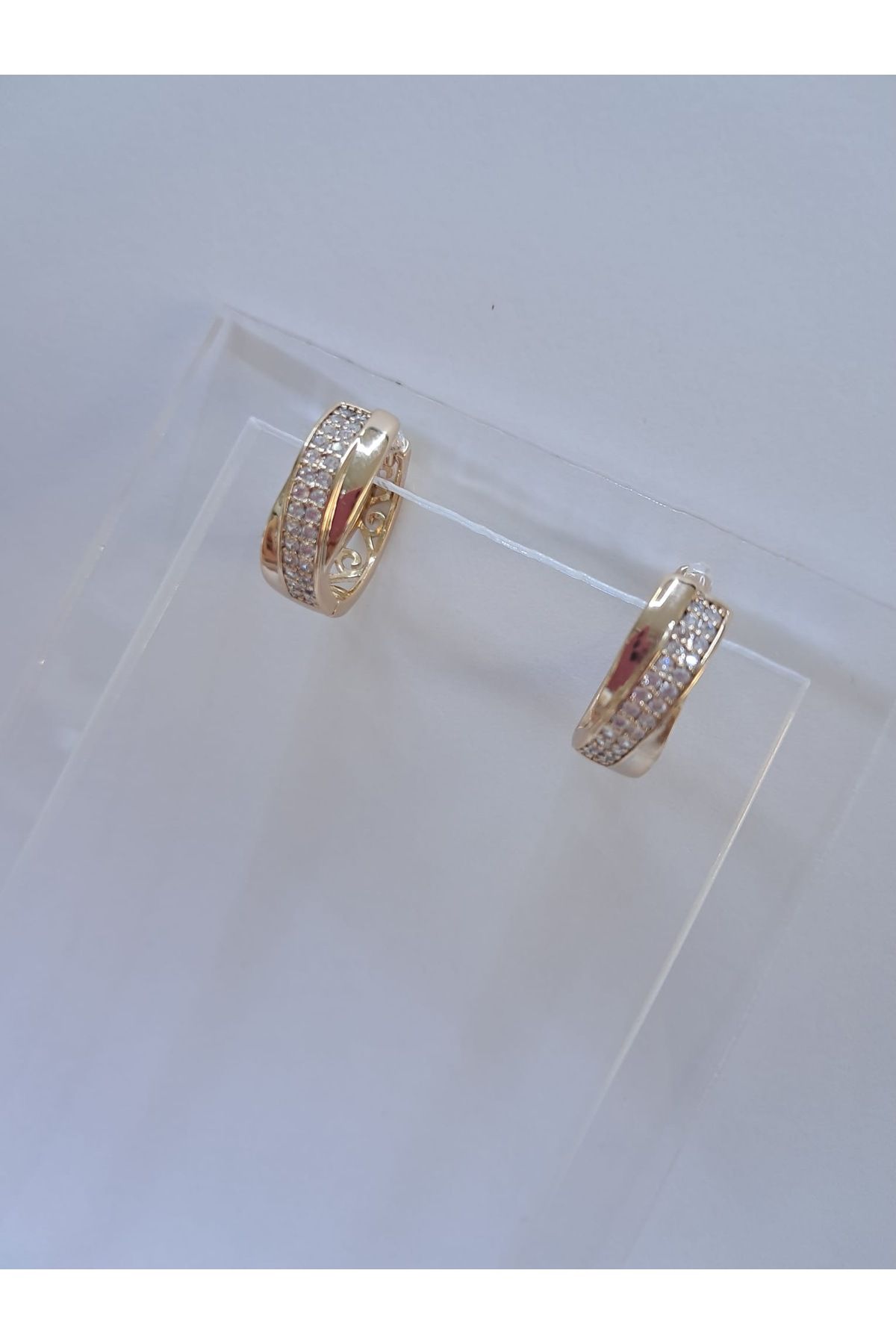 Çelik Çelik taşlı rose gold küpe