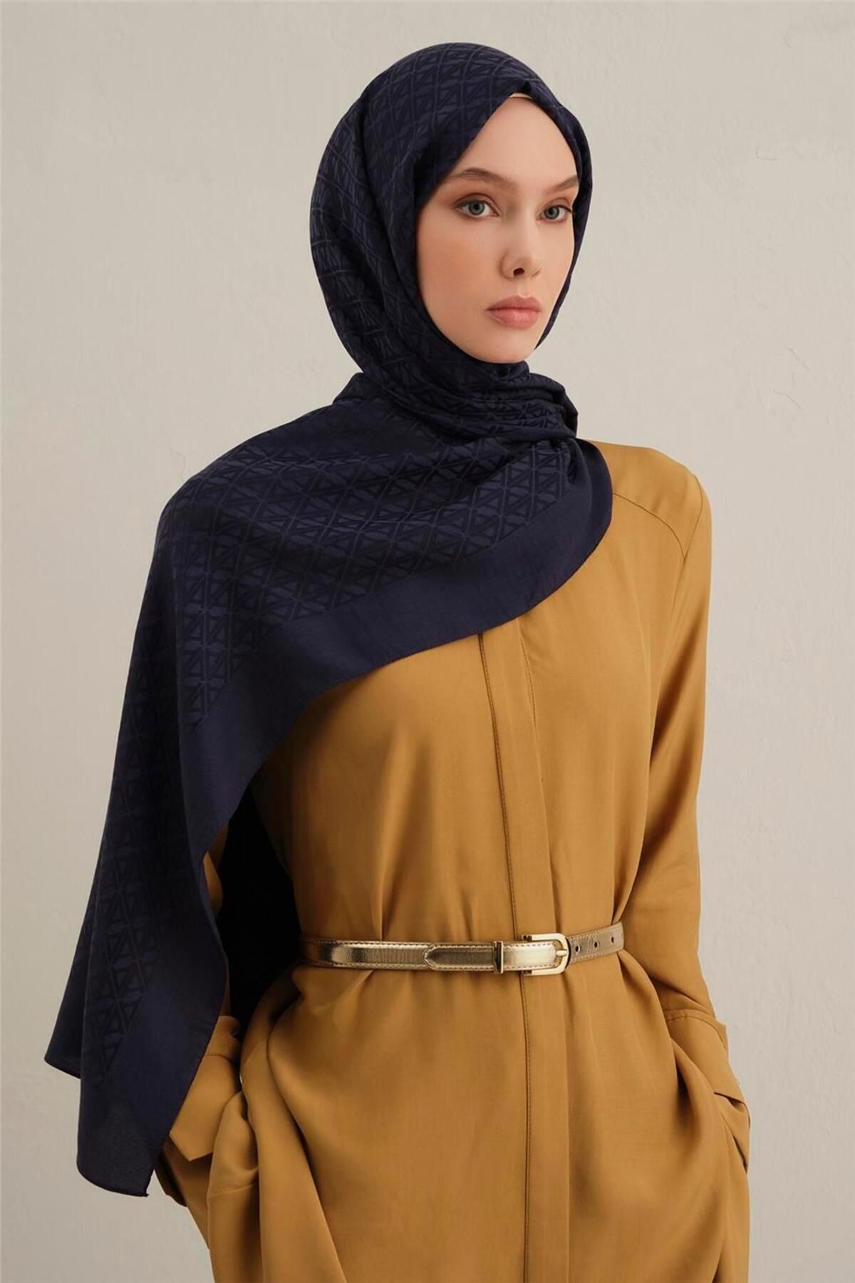 Armine Lyocell Naia Üçgen Monogram Şal 5 02