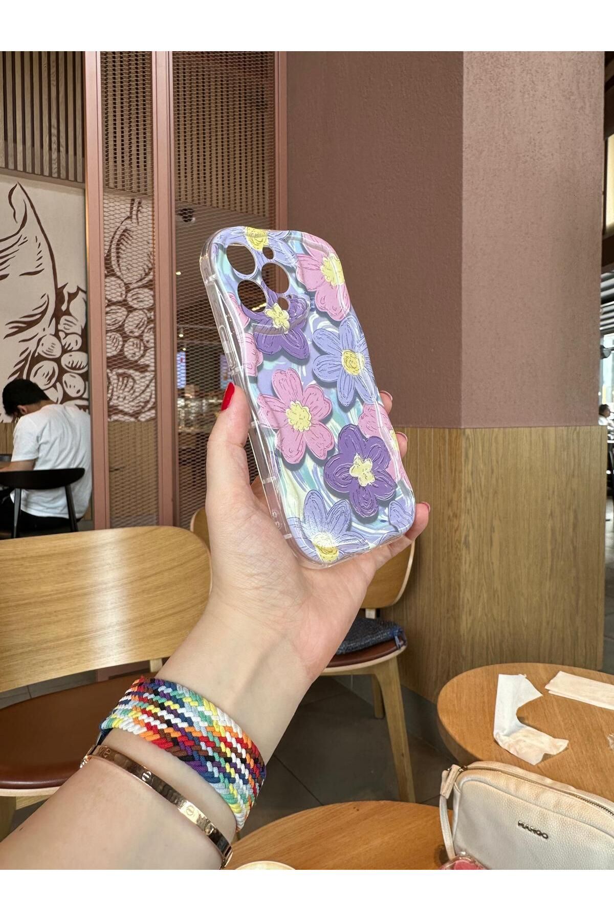 Serena Company Çiçek Desenli Mor Pembe Renkli Kıvrımlı iPhone 15 Pro Max Telefon Kılıfı