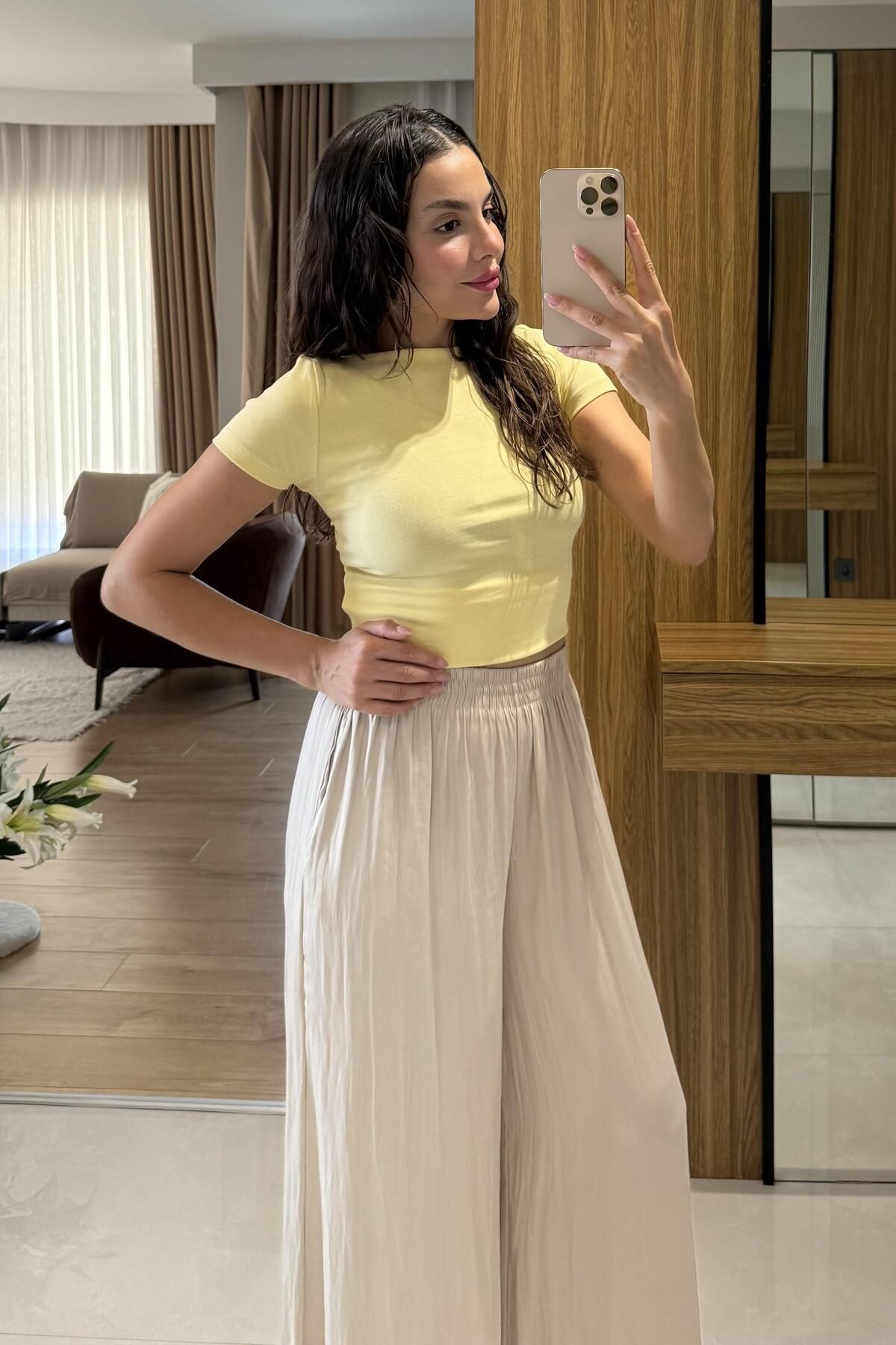 Gizem Ecemiş Elisia Sarı Kısa Kollu Düz Body
