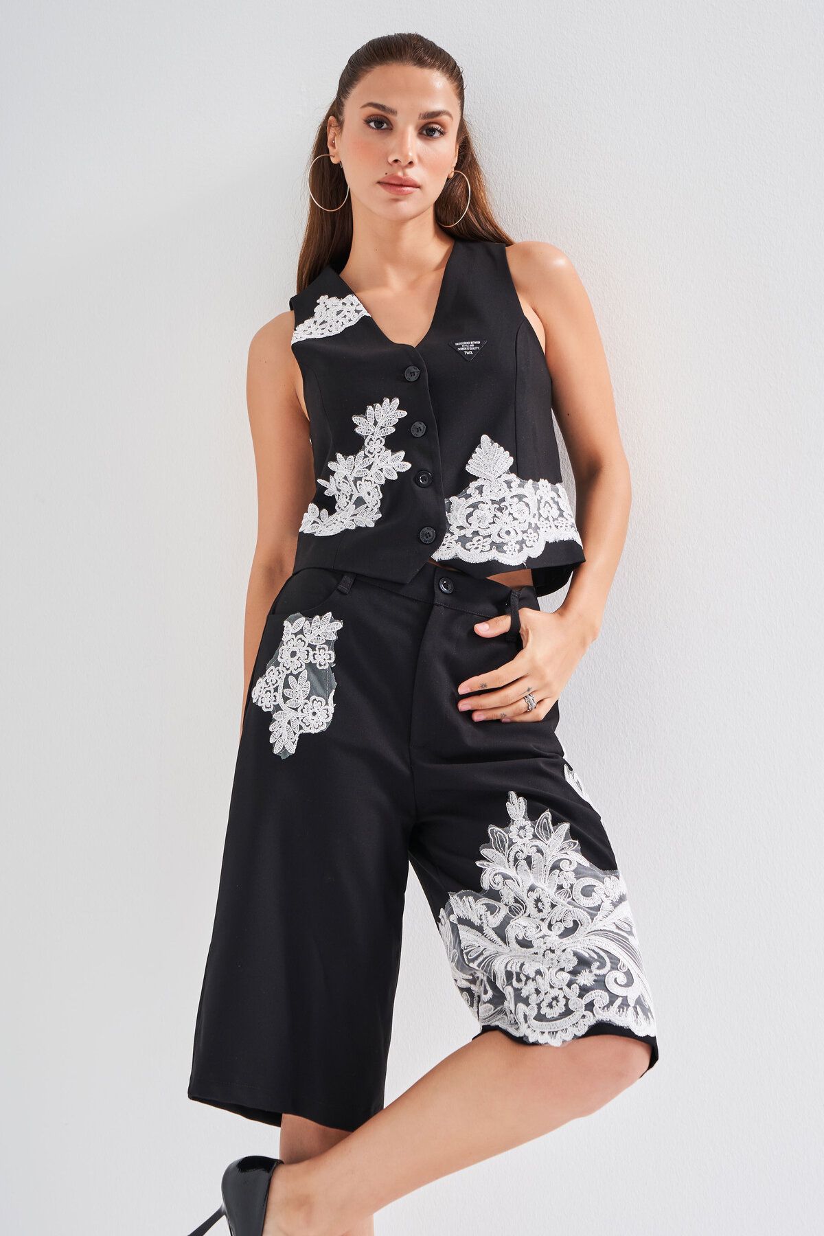 its basic-Women's Black Color Lace Embroidered Midi Length Design Fabric Bermuda Shorts 3