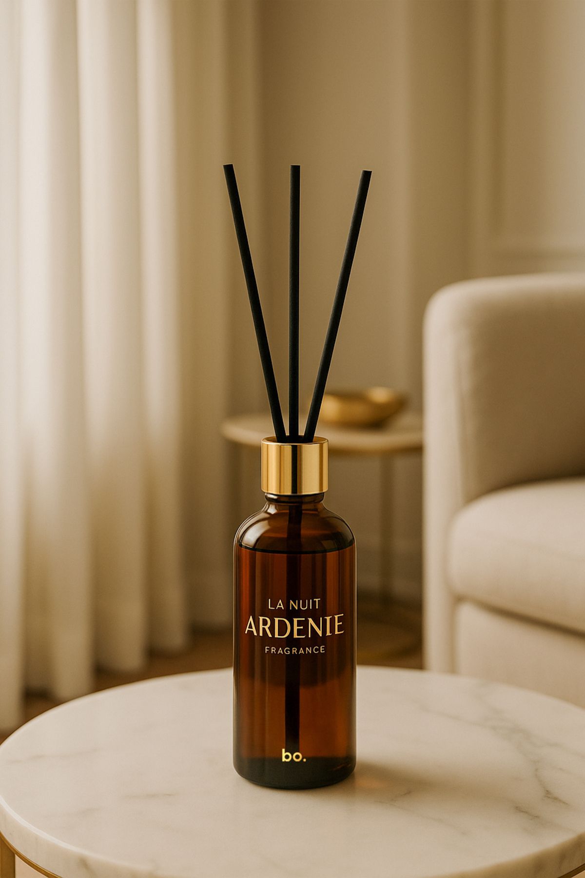 Bo Essences La Nuit Ardente Oda Kokusu 100 ml – Sandal Esanslı – %25 Esans – Siyah Çubuklu – Amber Şişe