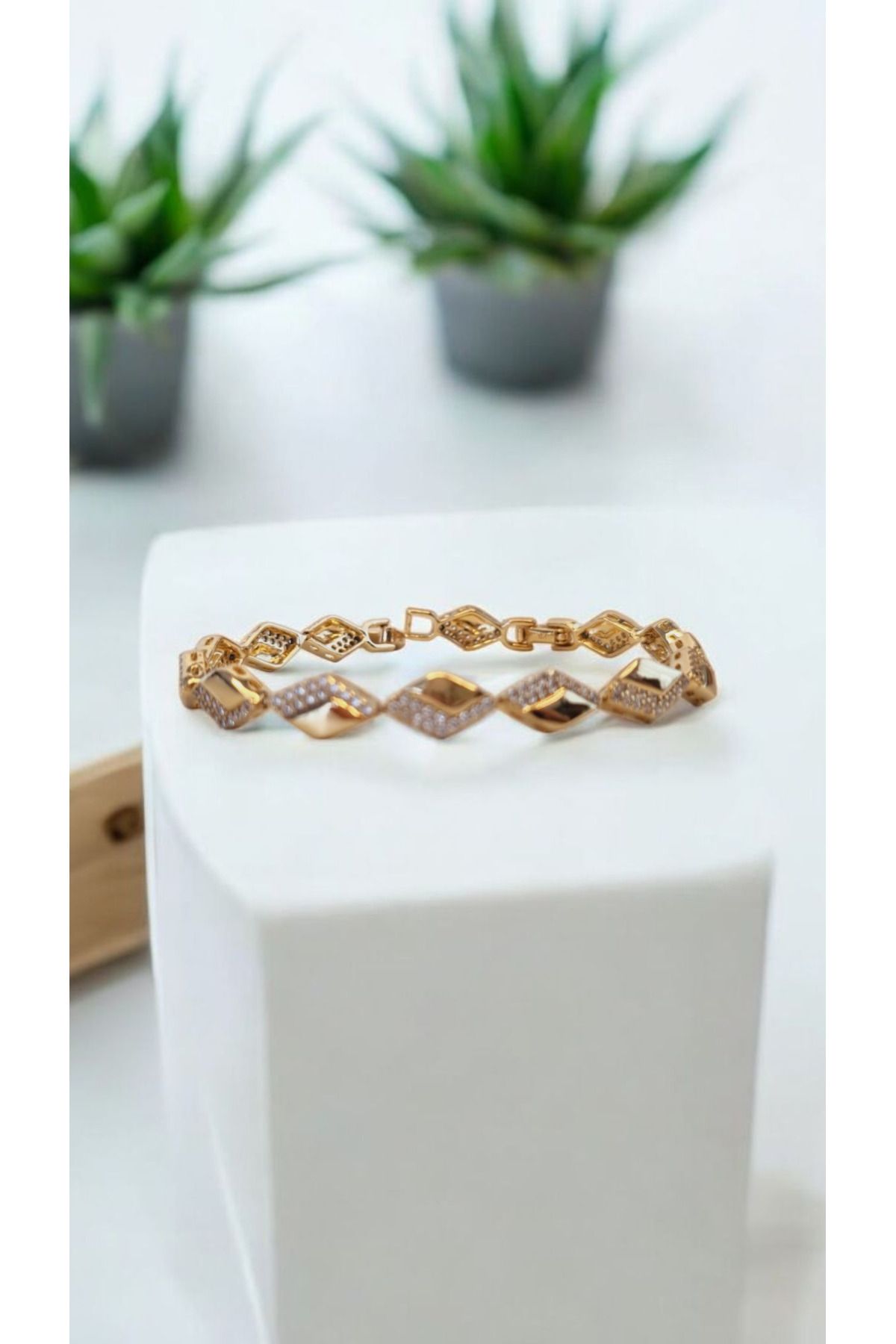 İNİTİUM Xuping Paslanmaz Çelik Gold Taşlı Baklava Bileklik