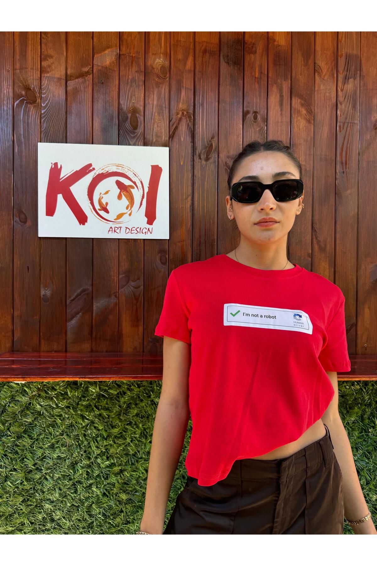 Butik I'm Not A Robot / Kadın Kırmızı Renk T-Shirt