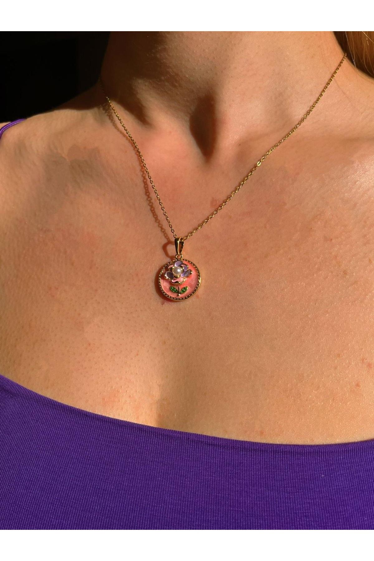 B&E SHİNE JEWERLY “Kararmaz Çelik Retro Çiçekli Kolye”