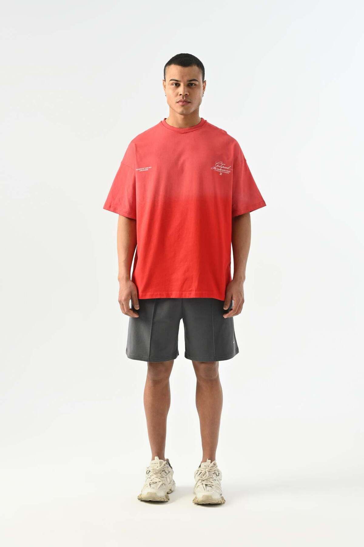 jaceyjace The World Sprey Desen T-shirt - Kırmızı