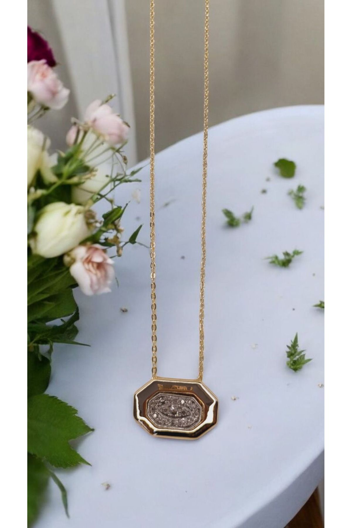 İNİTİUM Premium Seri Paslanmaz Çelik Ortası Taşlı MG Model Gold Kolye