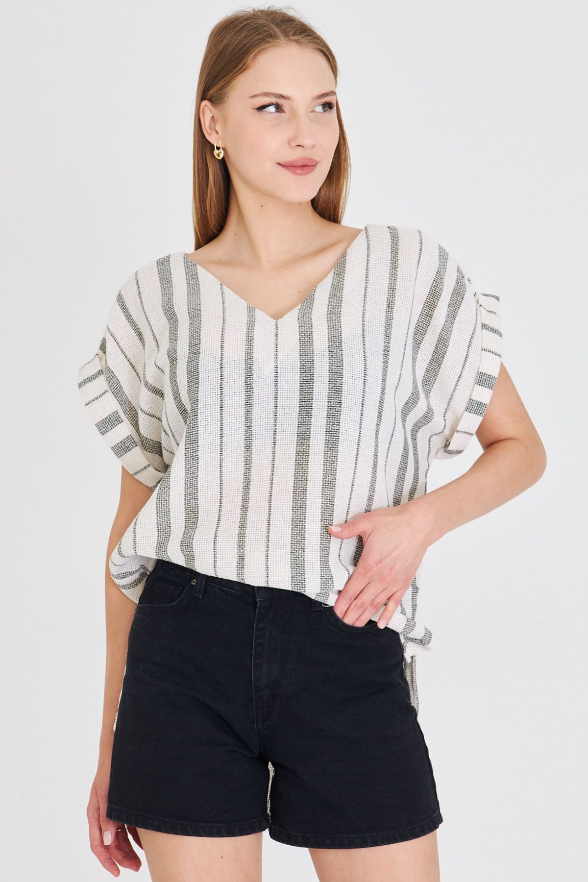 armonika Kadın Haki V Yaka Yanları Yırtmaçlı Arkası Uzun Duble Kol Detaylı Oversize Bluz ARM-25Y001056