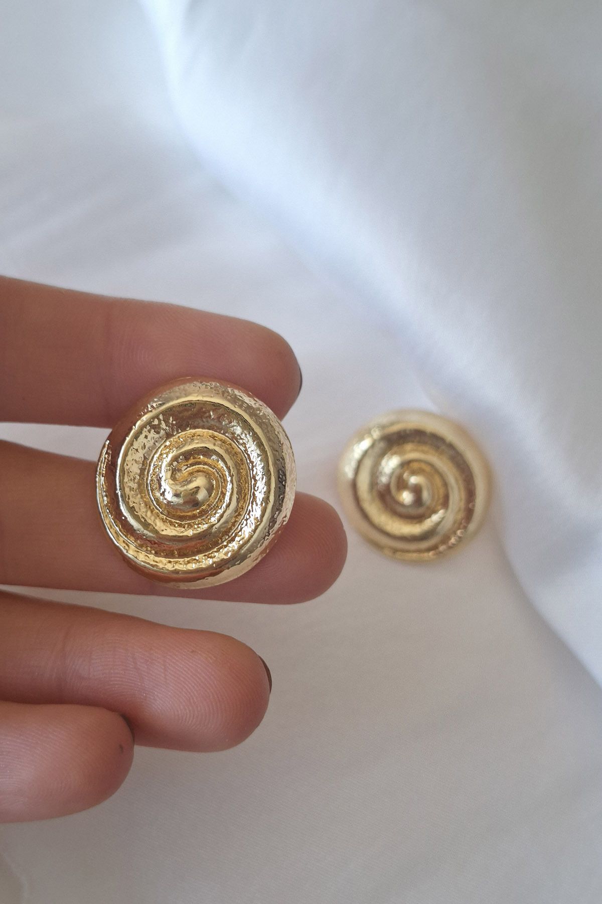 LEIVA Altın Renk Spiral Formlu Küpe – 316L Paslanmaz Çelik – Kararma Yapmaz - Hediyeye Hazır