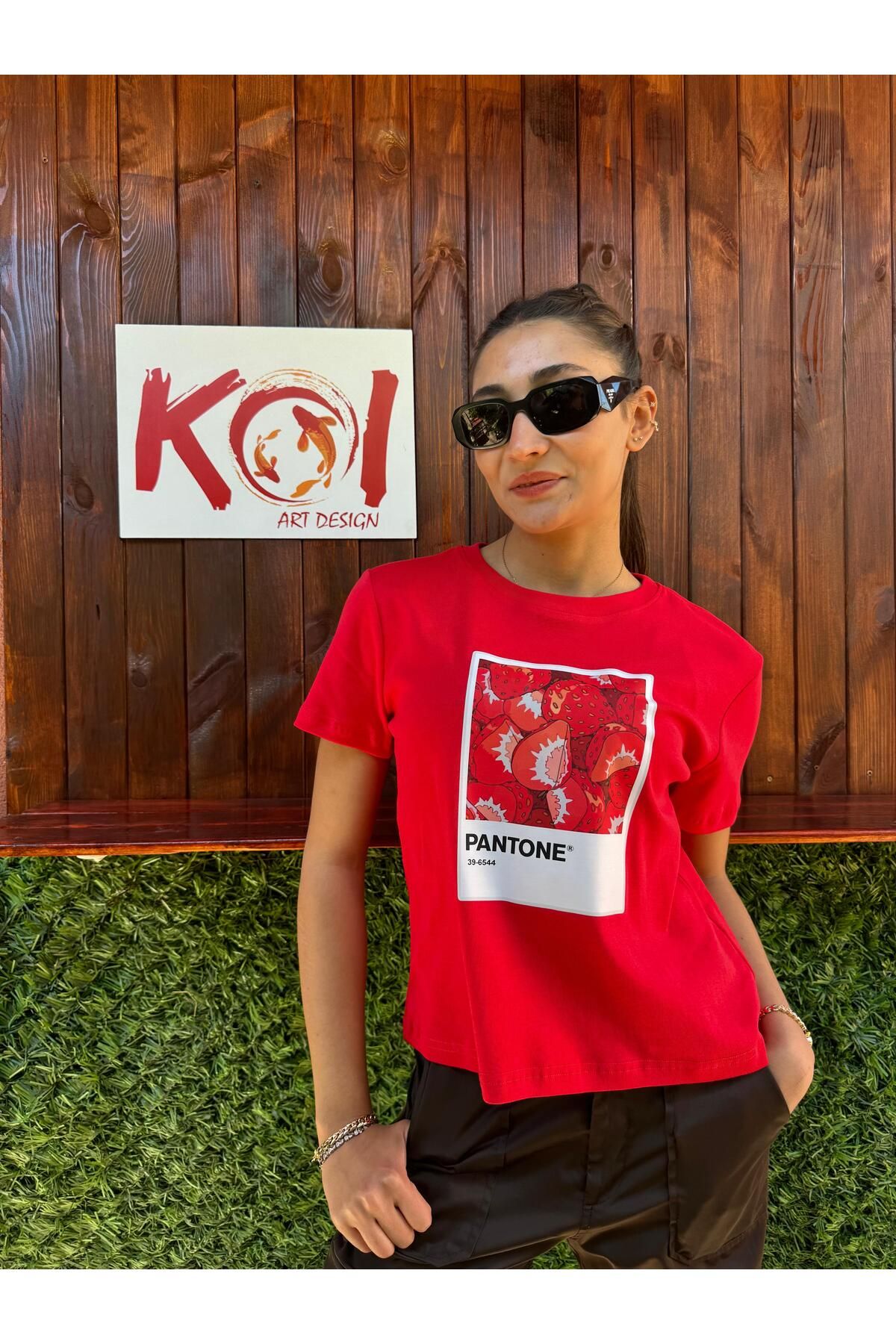 Butik pantone çilek/ Kadın Kırmızı Renk T-Shirt