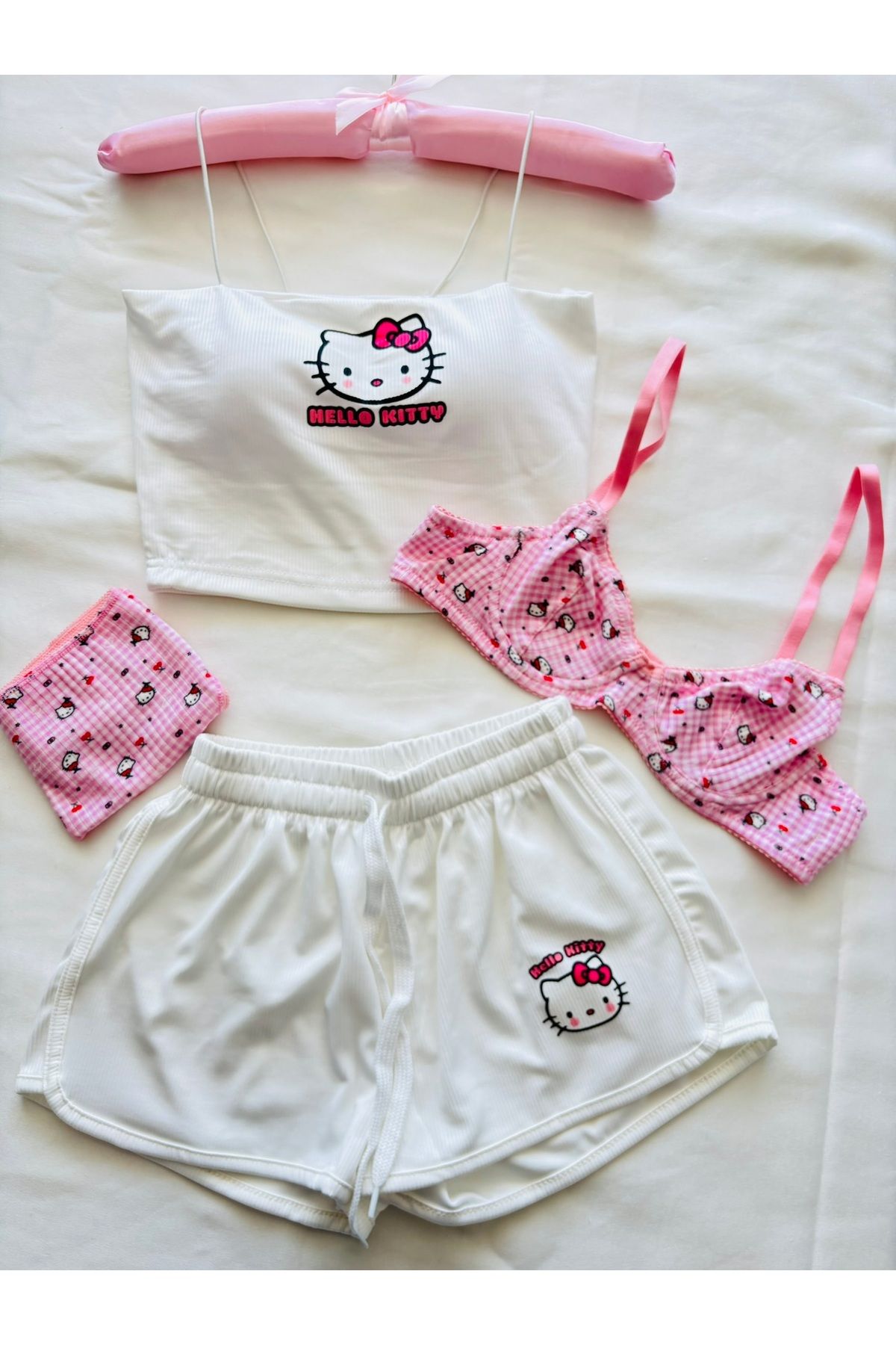 İNKO İÇ GİYİM Hello Kitty Desenli Sütyen Tanga Bluz Şort 4'lü Set