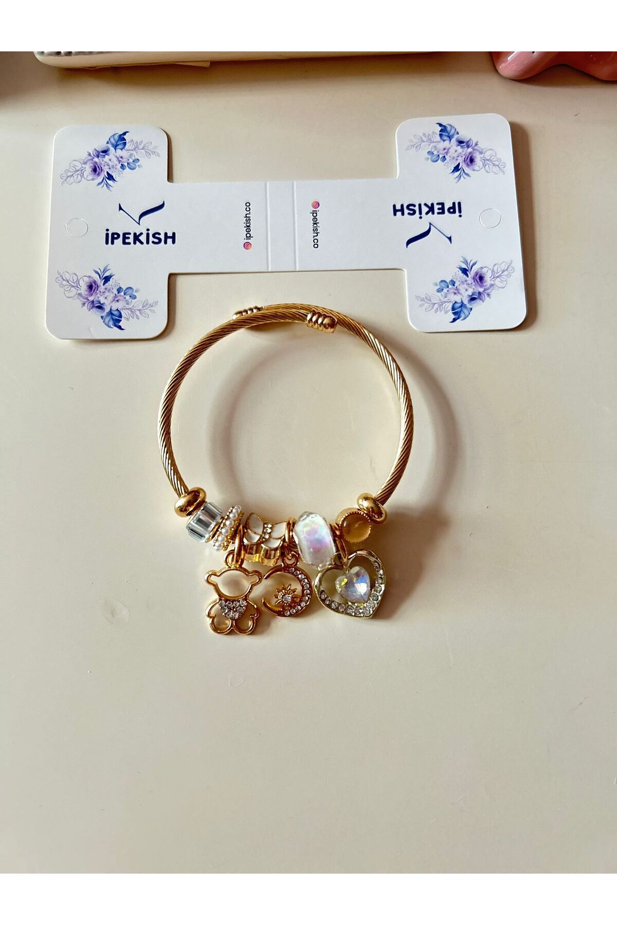 Cheecky Chic İpekish Gold Charm Bileklik - Zirkon Ay & Yıldız, Parlak Kalp Figürlü – Paslanmaz Çelik