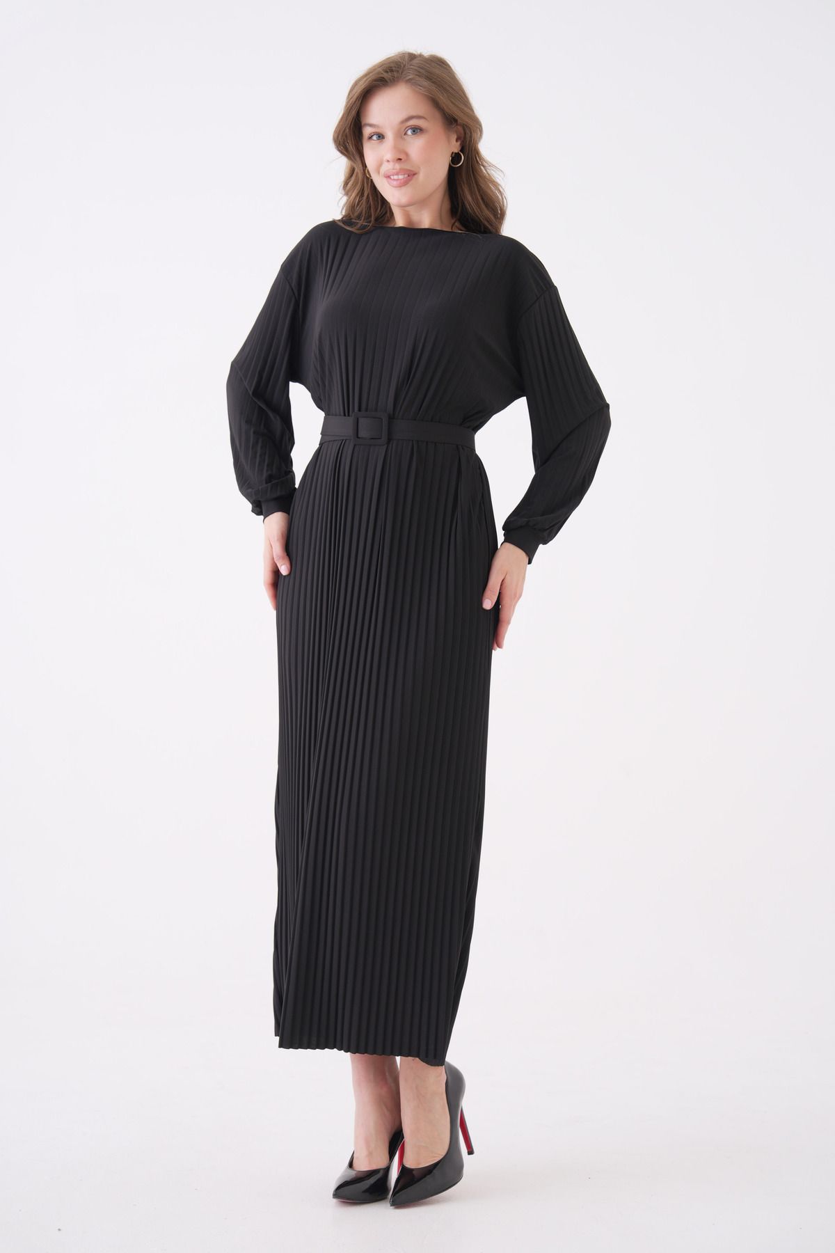 NİSUM MODA KOMPLE PİLİSELİ VE KEMERLİ UZUN ELBİSE