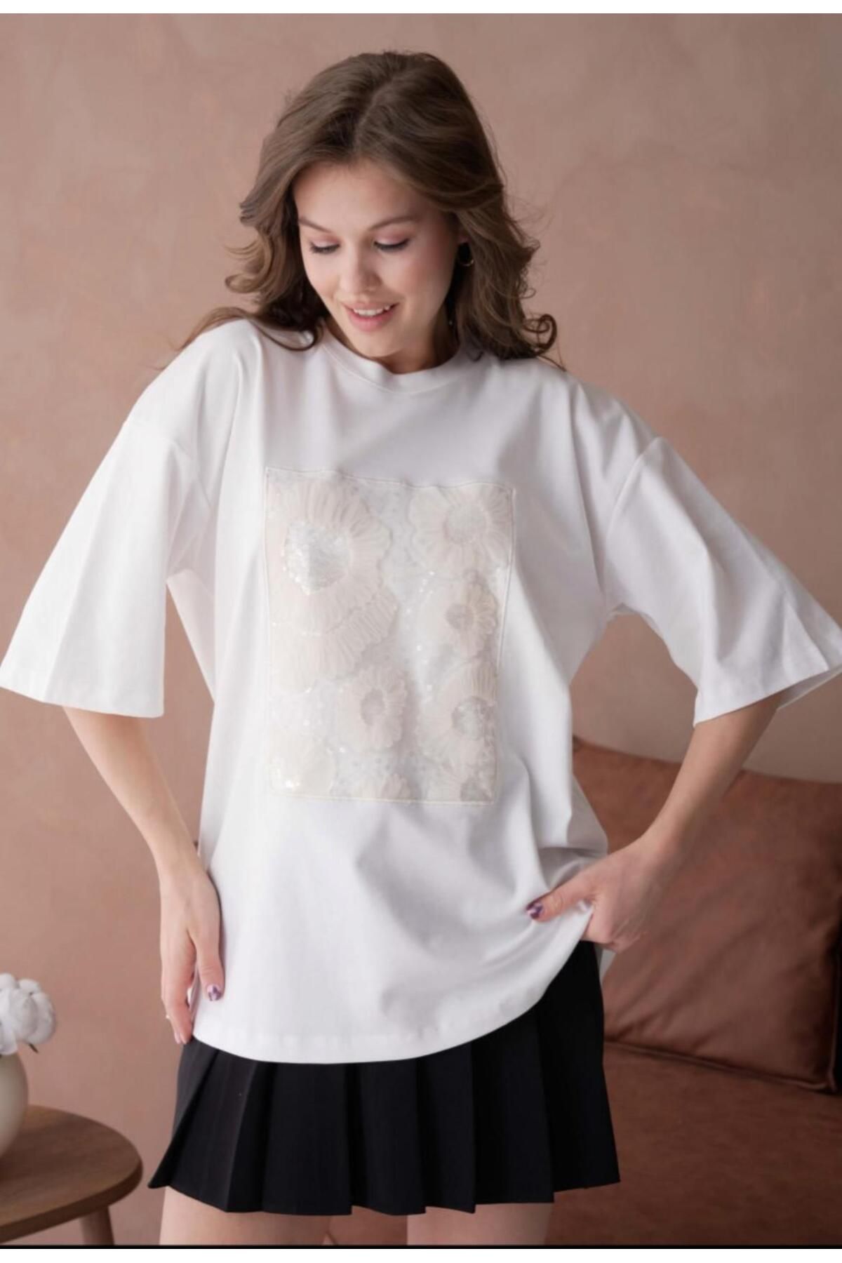 Butik tül detaylı pamuklu tshirt