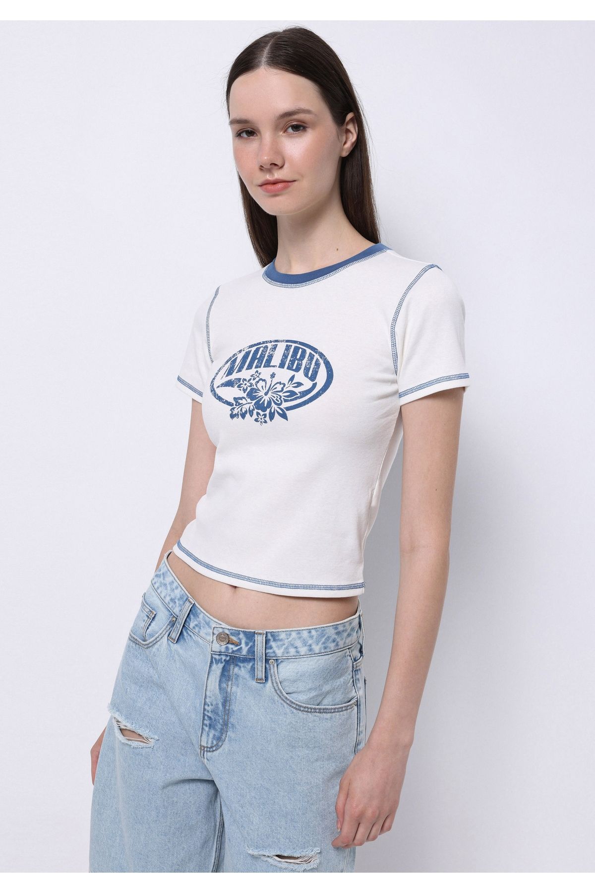 Colin's-Slim Fit Round Neck Printed Women's White Short Sleeve T-Shirt 1