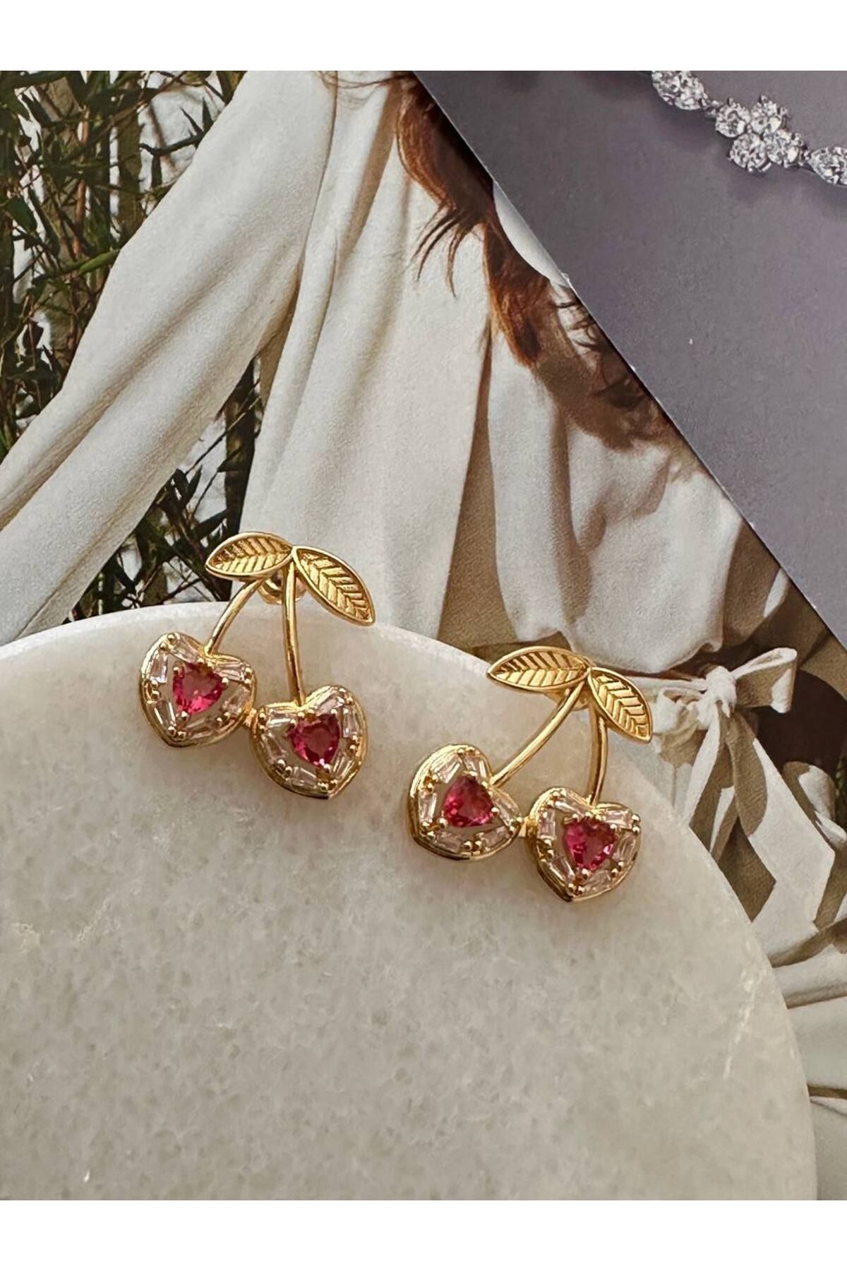 Esmeray Aksesuar Gold Renk Rodyum Kaplama Zirkon Taşlı Kiraz Figürlü Küpe Genişlik 2 cm. Uzunluk 3 cm.