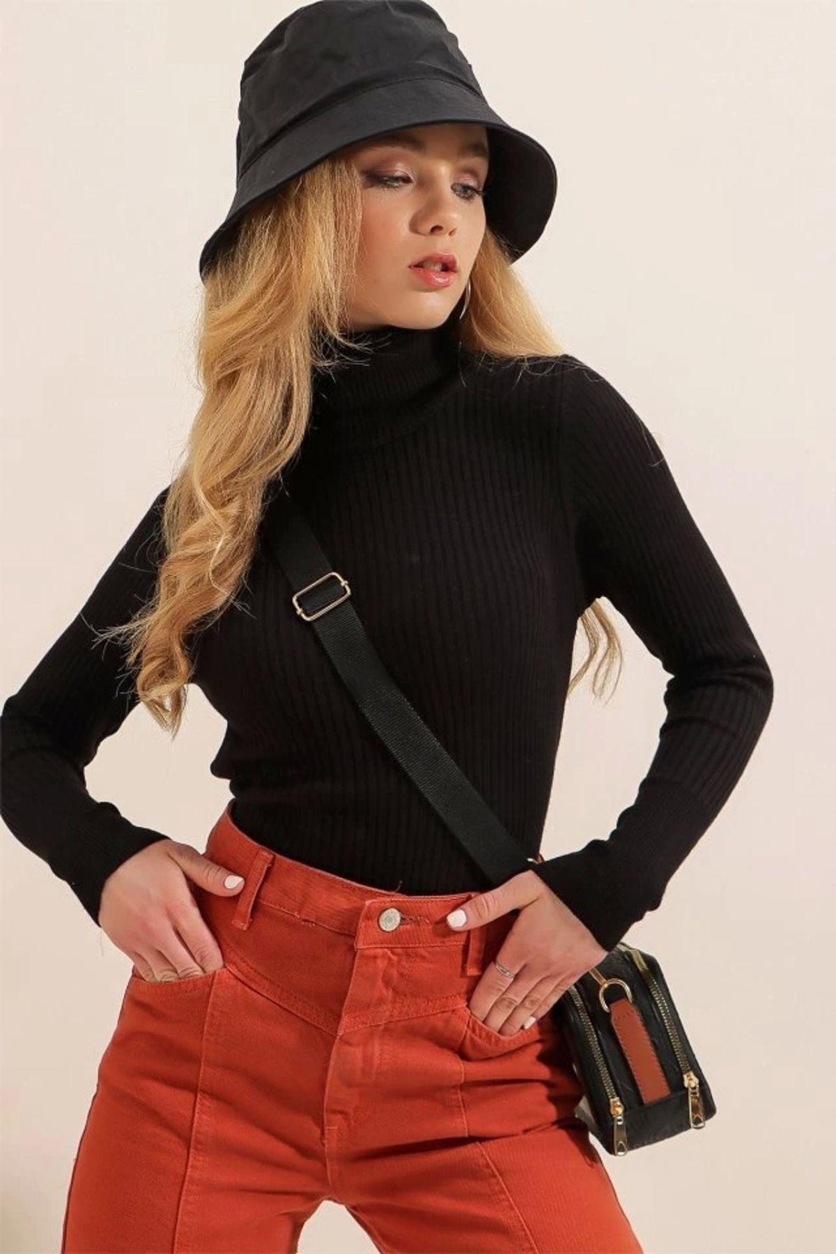 Butik 10311 Balıkçı Yaka Triko Kazak - Siyah