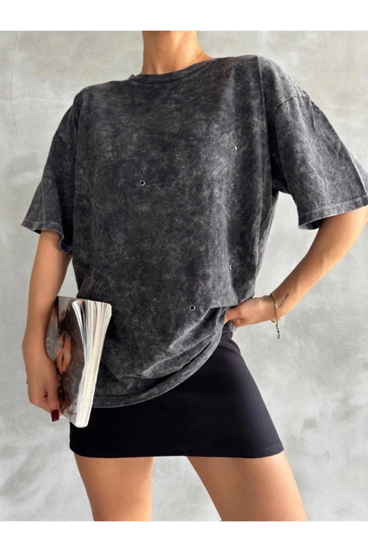 Lale Moda Kuş gözü yıkamalı Kadın T-Shirt