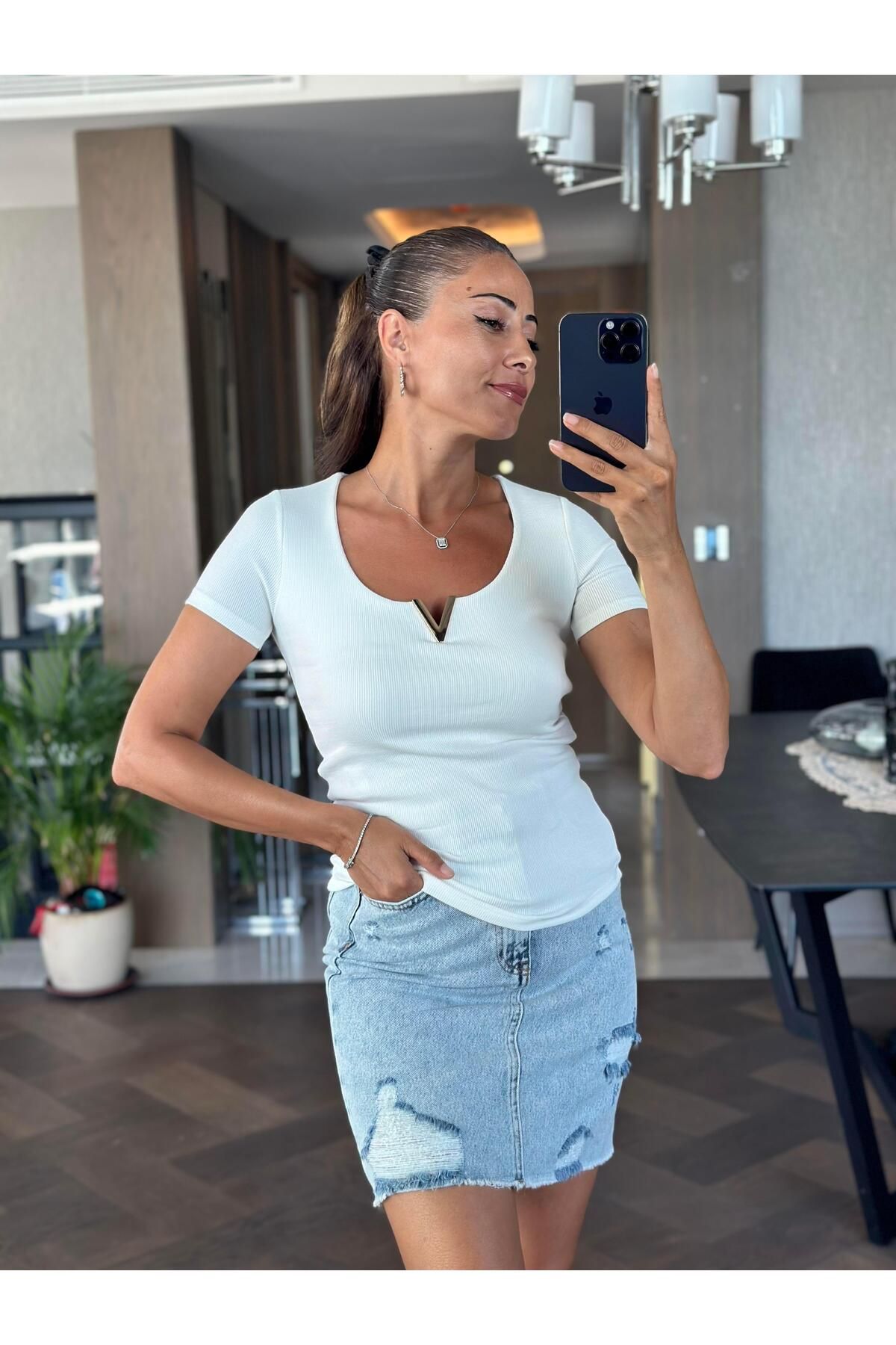 Forlady Butik Beyaz U Yaka Kısa Kol Gold V Demirli Kaşkorse Kadın Body
