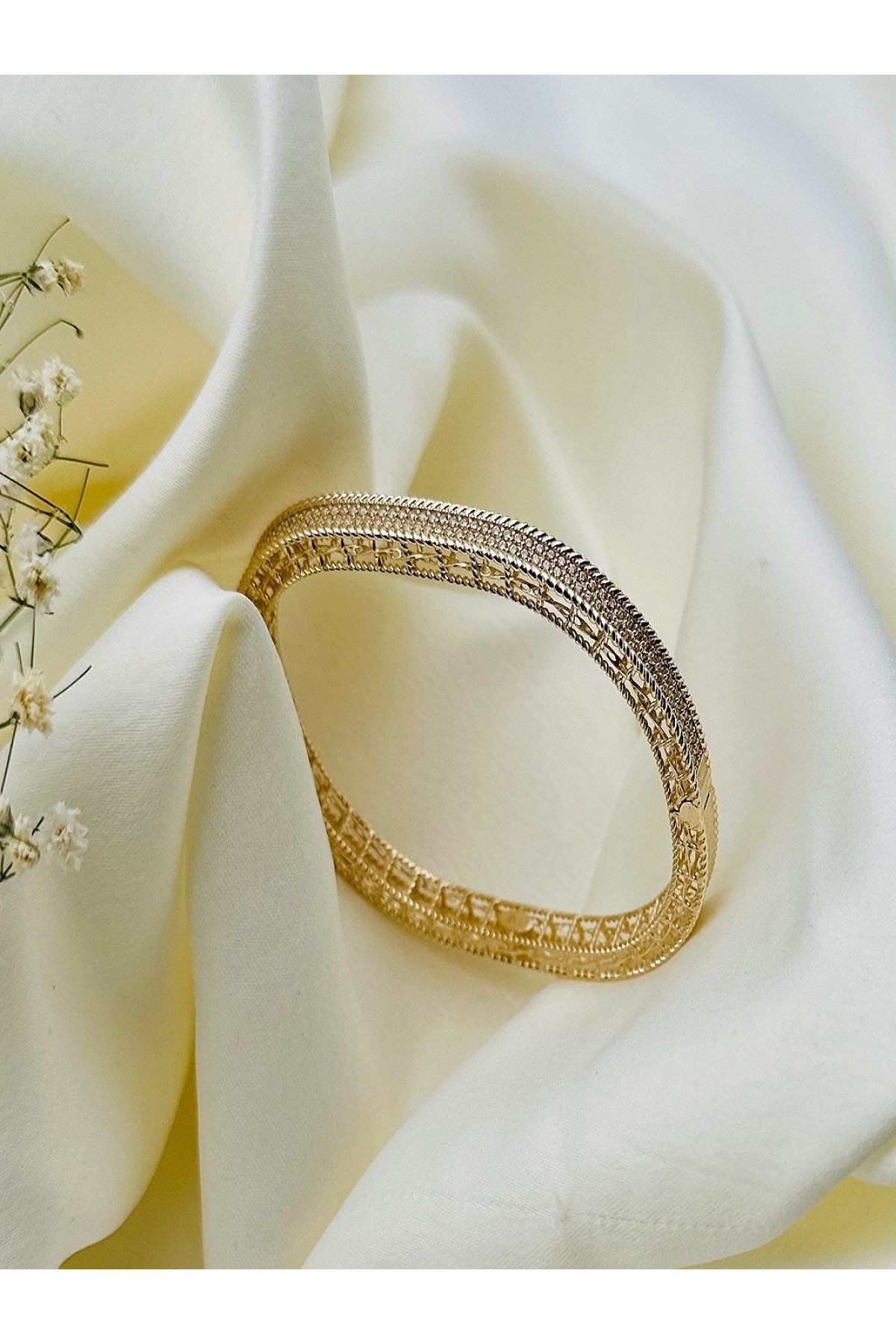Adel Gold 14 Ayar Kadın Taşlı Modern Oval Kelepçe-bilezik-16,71 GR