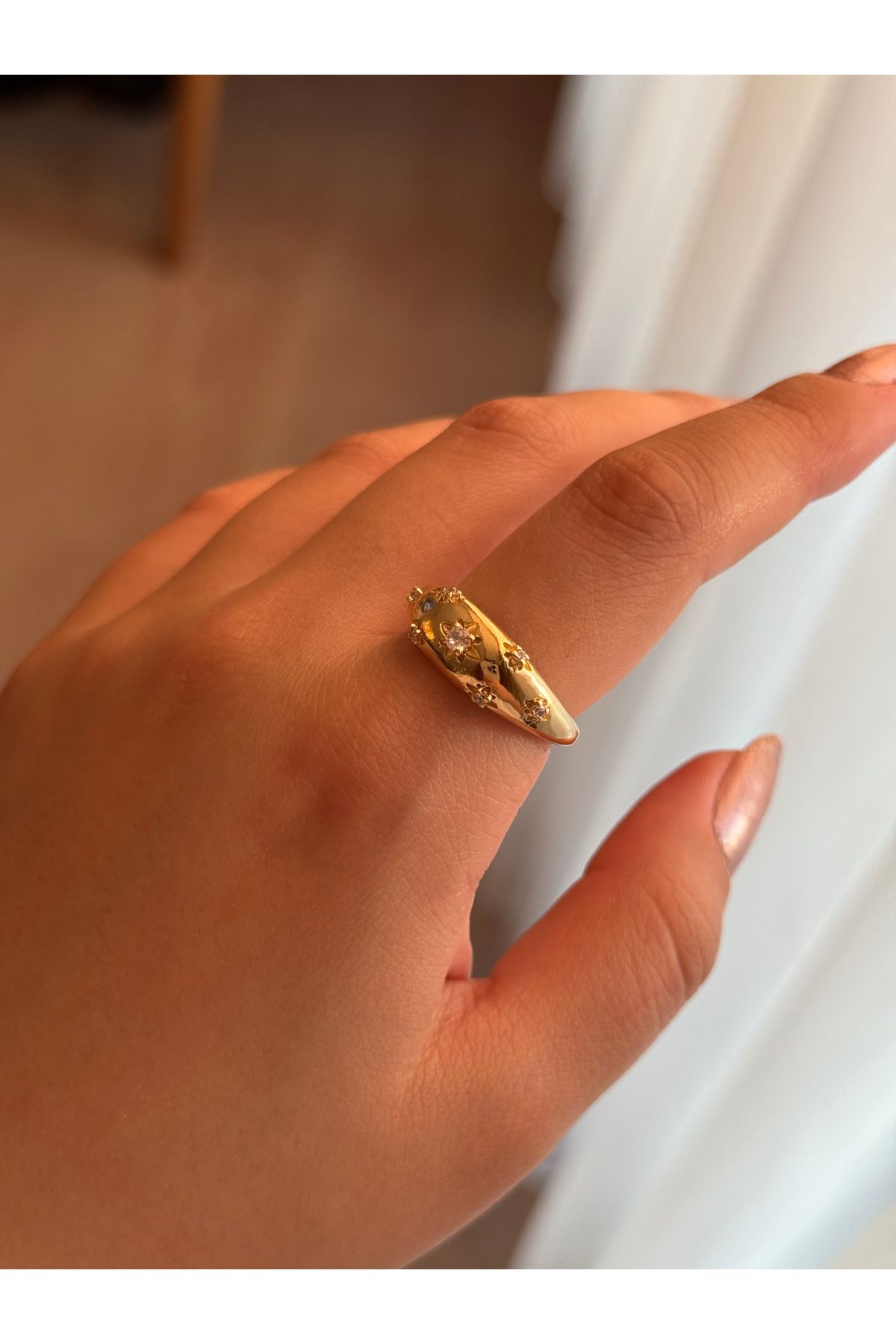Vola Collection Beyaz Taşlı Yıldız Motifli Çelik Gold Ayarlanabilir Kalın Yüzük