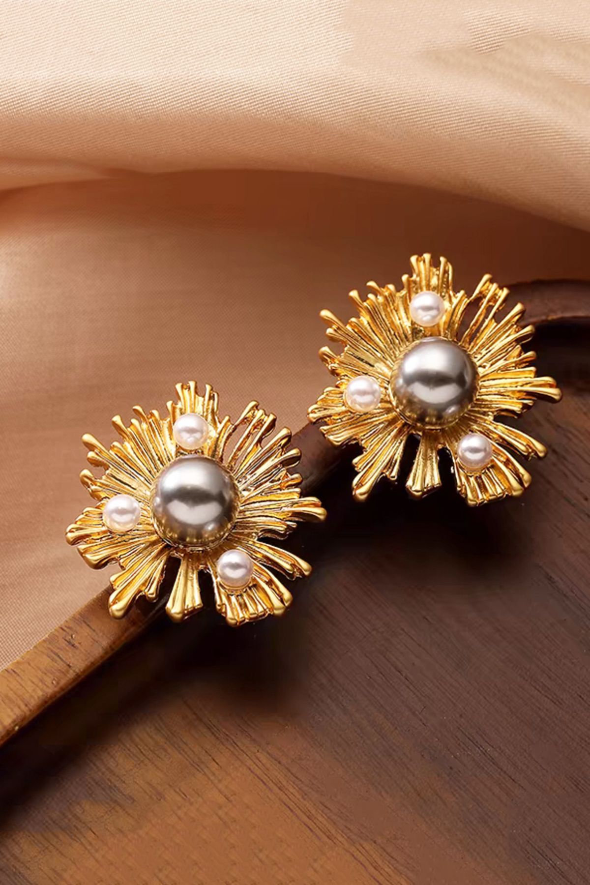 ARTEMİSİA-Women's Special Design Faux Pearl Earrings 6