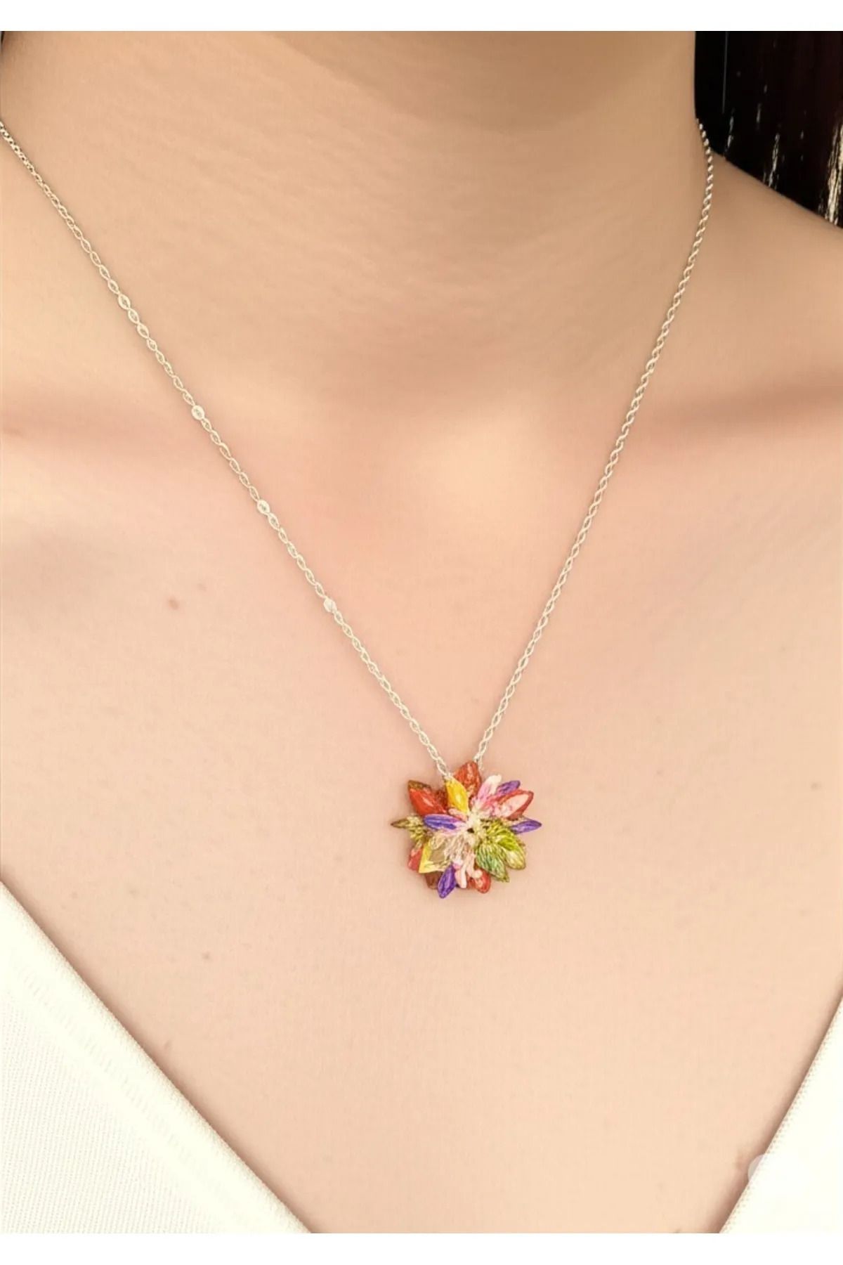 LAVİNYAMJEWELLERY Renkli Kristal Çiçek Şık Tasarım Trend Kadın Kolye Işıltılı Zarafet