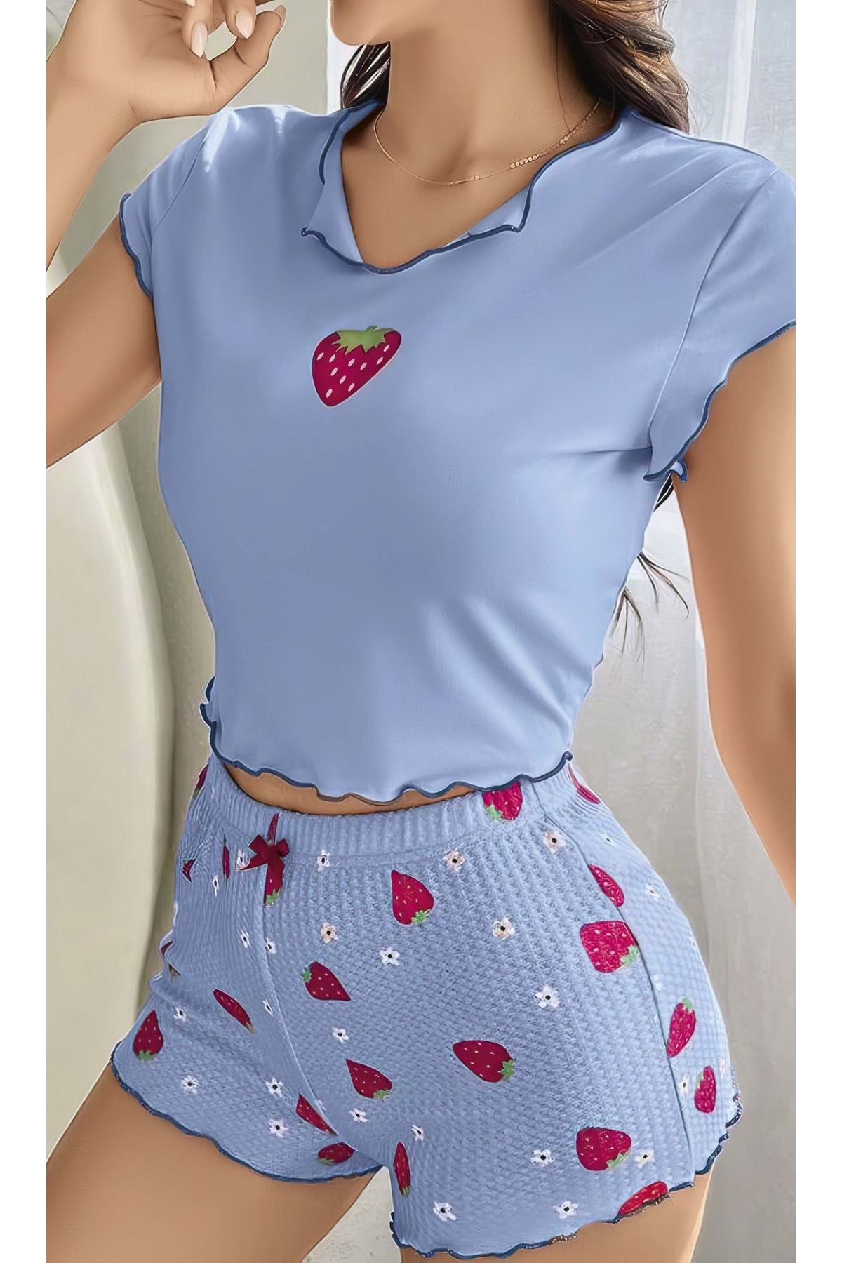 Miravm Kadın Mavi Çilek Desenli Askılı Şortlu Pijama Takım