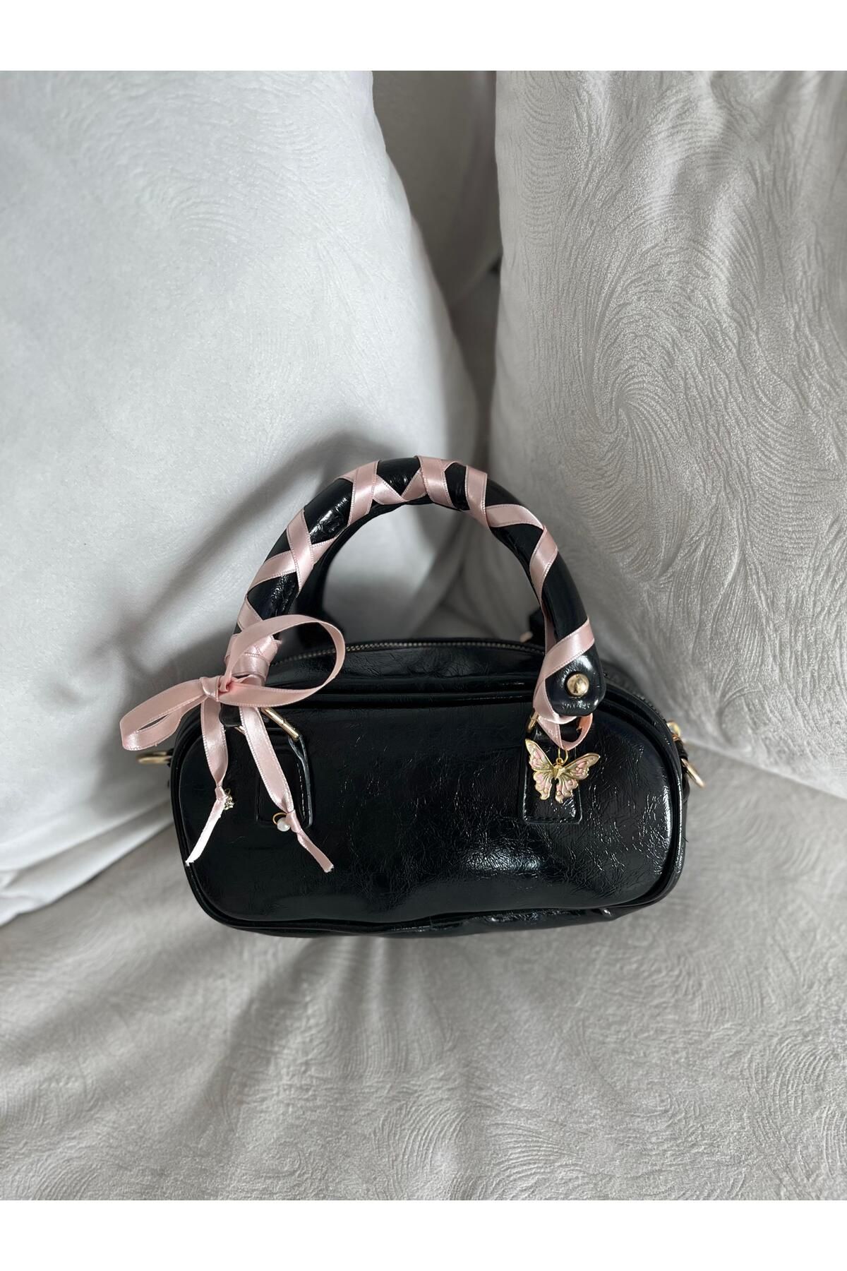 SEPT CREATION Charm Detaylı Kurdeleli Siyah El ve Omuz Çantası Winx