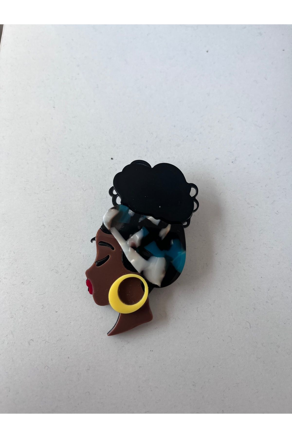 Handmade Kız temalı akrilik broş