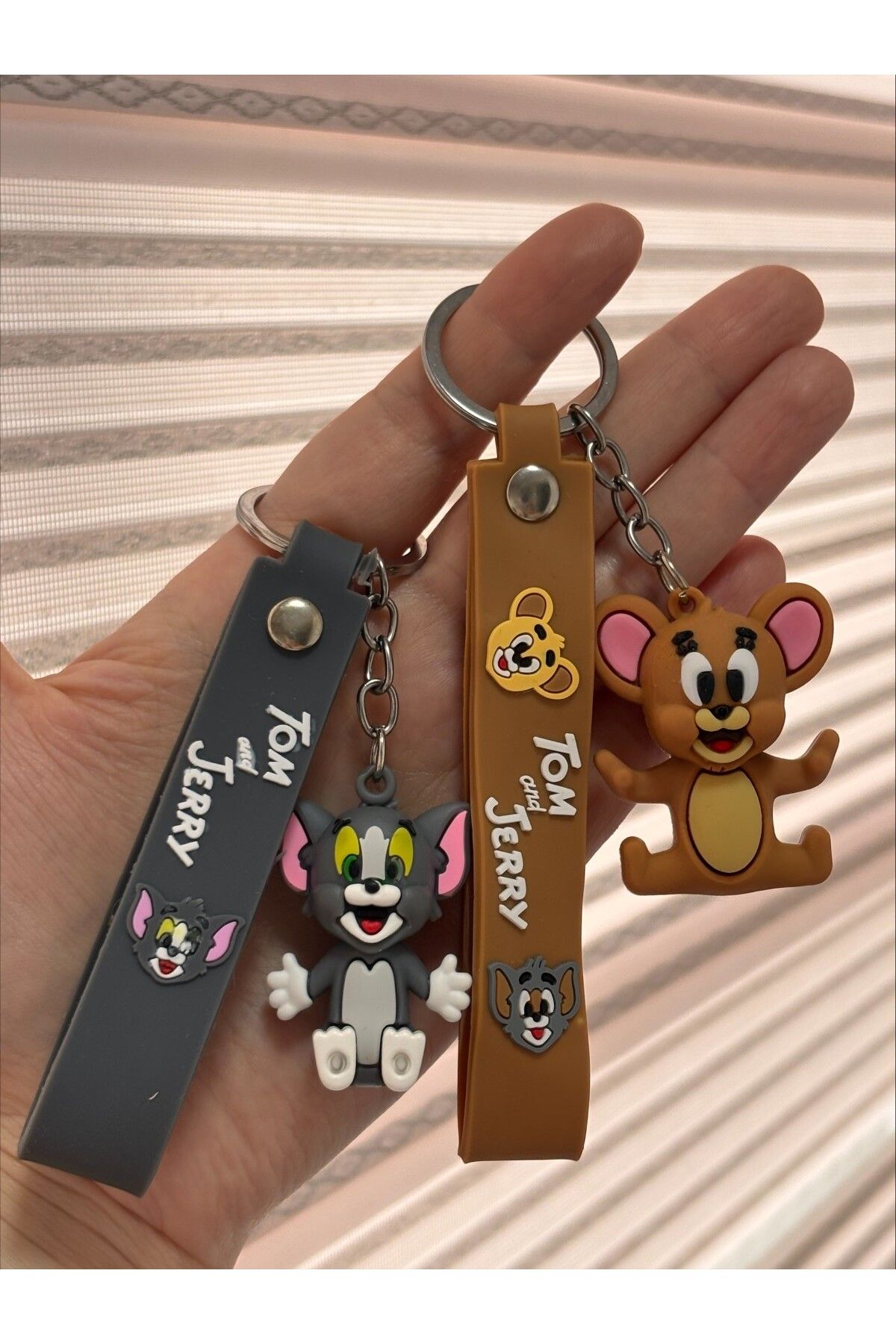 İZMİR.ACCESSORİZE TAKI & BİJUTERİ & AKSESUAR ✨2 ADET ÇİZGİ FİLM TOM VE JERRY 3D SLİKON ÇİFT ANAHTARLIK & ÇANTA AKSESUAR ✨