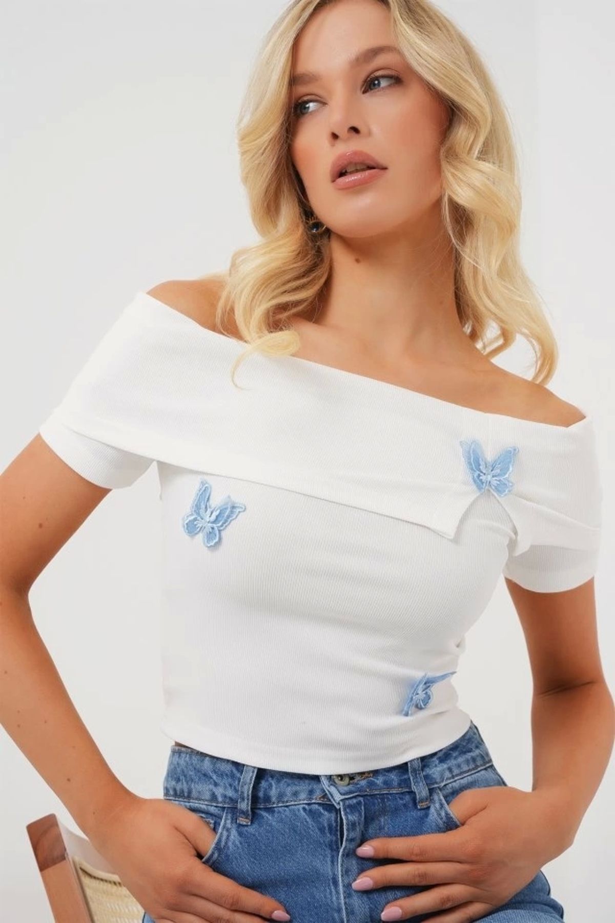 Silerra Madonna Yaka Kelebek Detaylı Bluz 957 - Beyaz