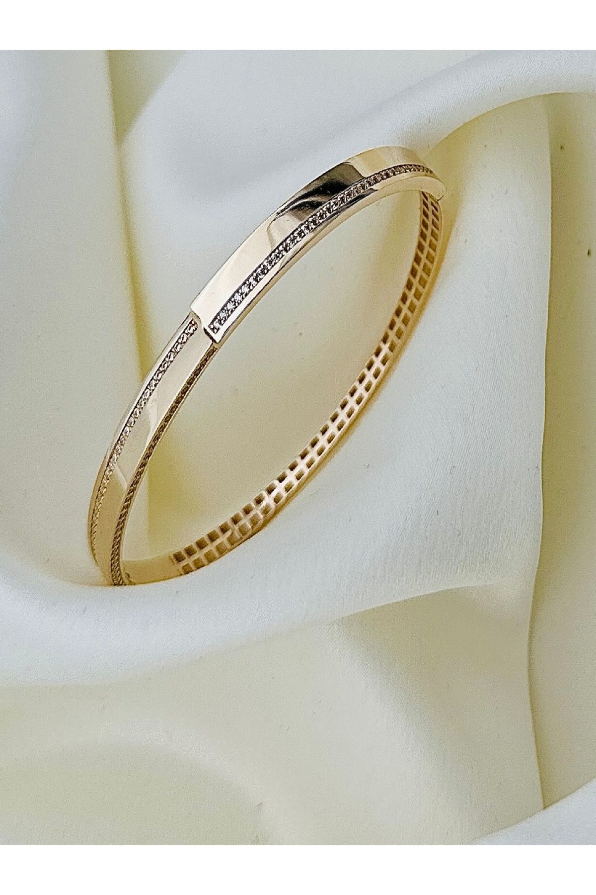Adel Gold 14 Ayar Kadın Taşlı Trend Modern Kelepçe-Bilezik-10,51 GR