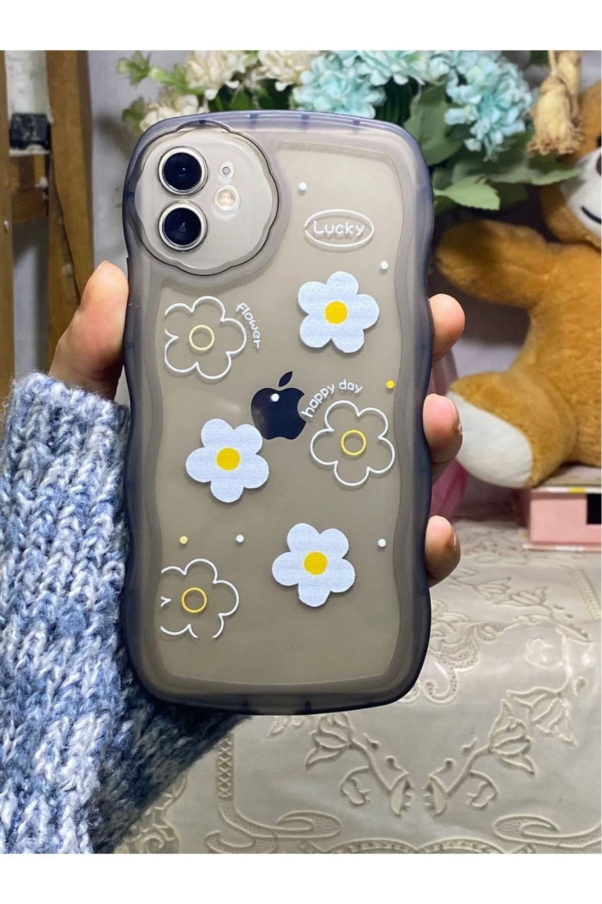 LUXKLAS İPhone 11 siyah şeffaf ,kamera kalp detaylı ve papatya baskılı darbeye karşı dayanıklı kılıf