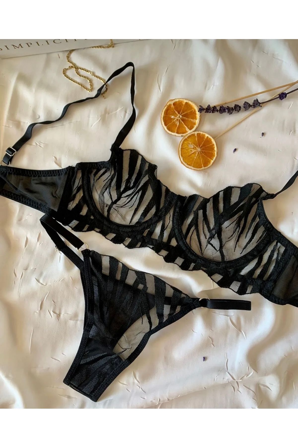 Lingerie Zebra desenli siyah tül detaylı balenli sütyen külot takımı