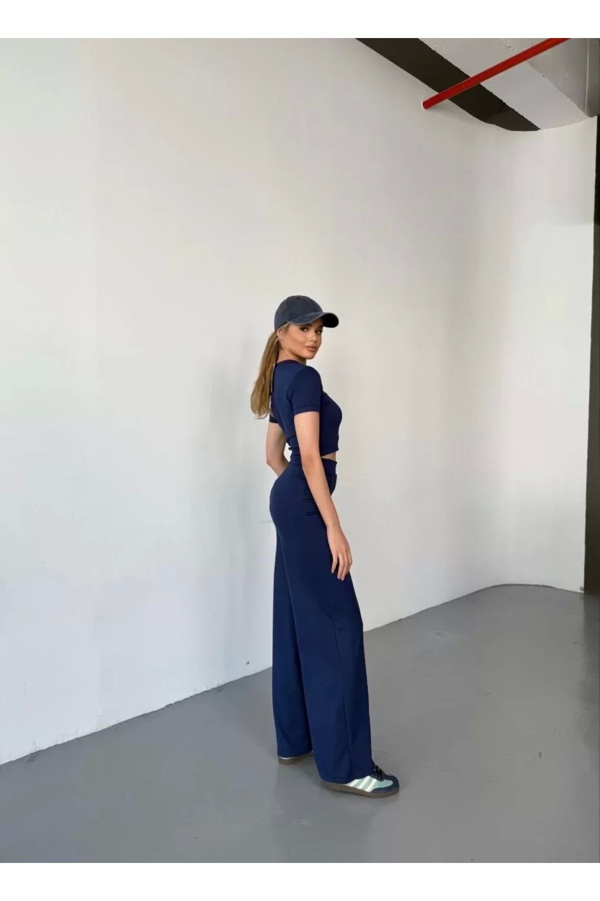 AE Stil Osy Modal Yumuşak Dokulu Kumaş Kısa Kollu Crop Rahat Pantalon ikili Takım - Lacivert