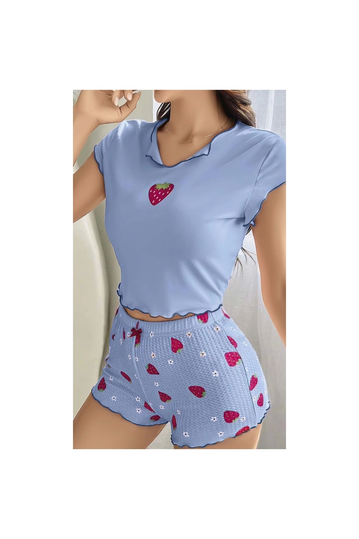 Narnuga Kadın Mavi Çilek Desenli Askılı Şortlu Pijama Takım