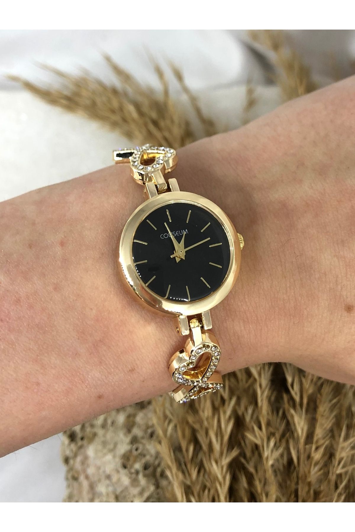 TD TRENDDURAGI Yuvarlak Vintage Kalp Detay İçi Siyah Gold Kadın Kol Saati