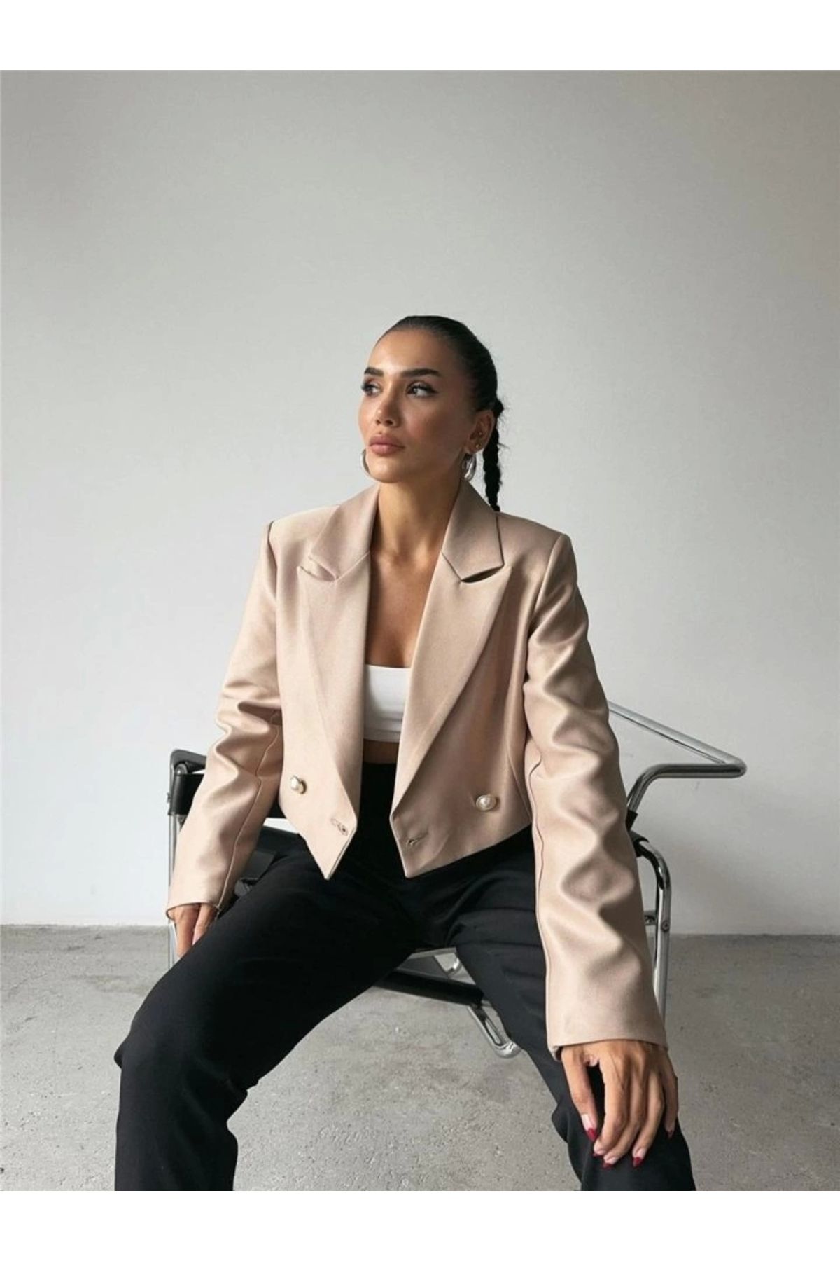 Kaplan ARKASI İNCİ DÜĞME DETAYLI CROP CEKET - Bej