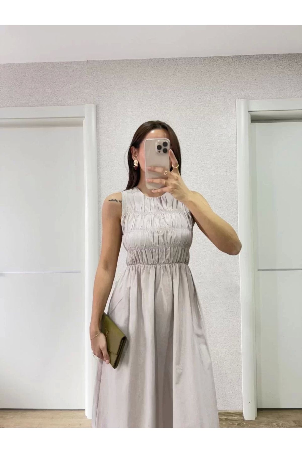 AE Stil Kolsuz Göğüs Lastıklı %100 Poplin Uzun Elbise - Gri
