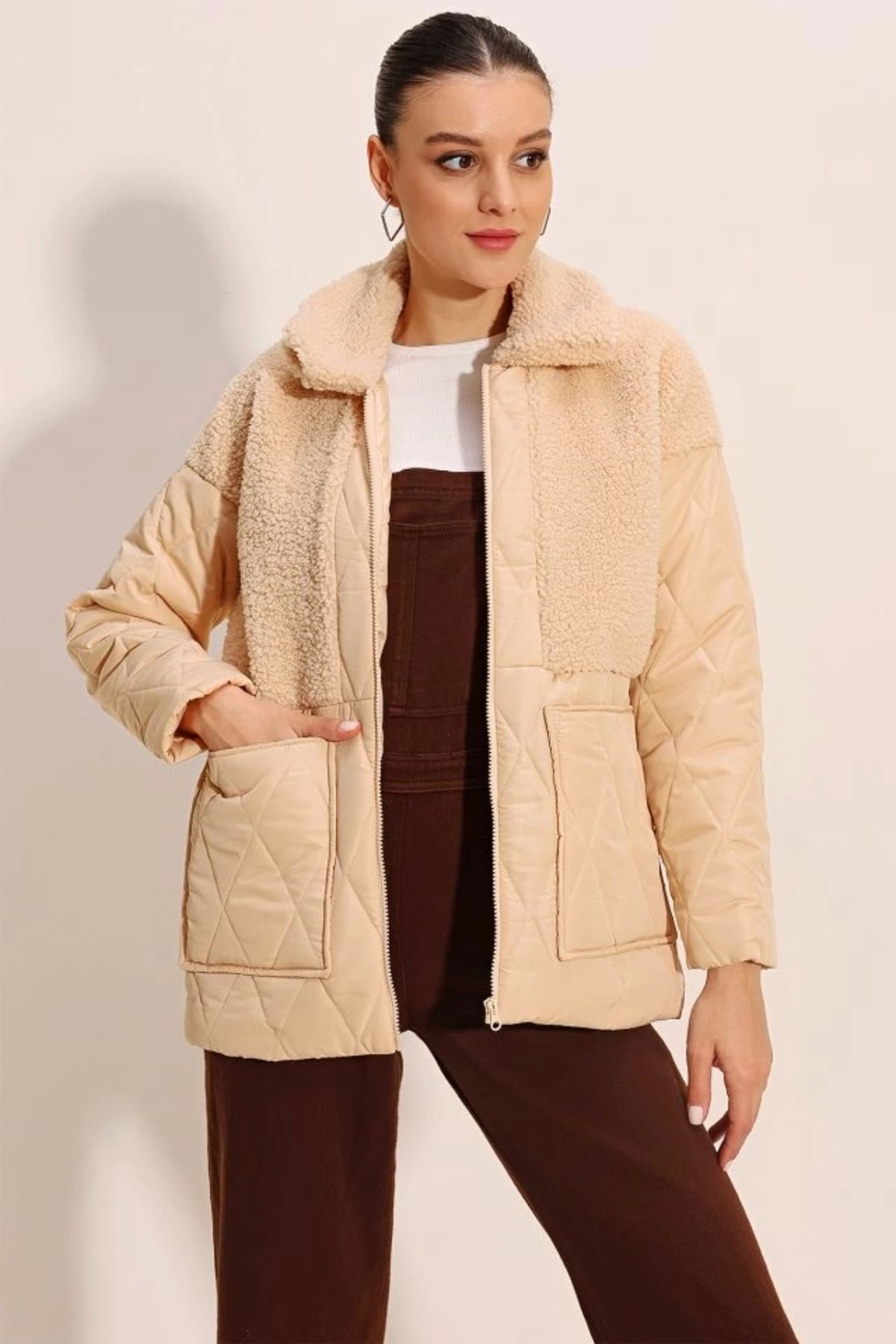 Kaplan 5182 Peluş Detaylı Oversize Şişme Mont - Bej