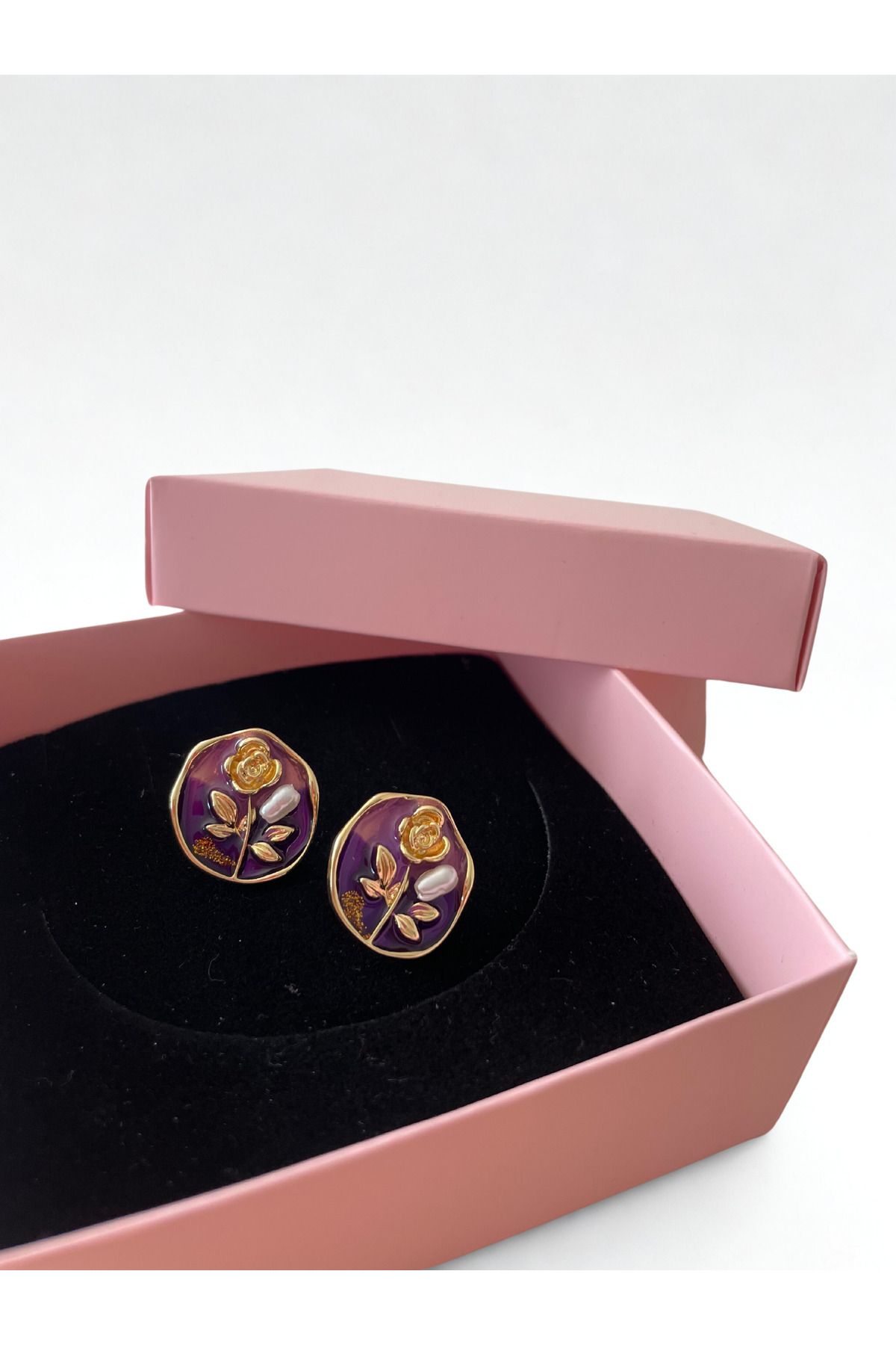 Ela accessories Vintage Çiçekli İnci Detaylı Gold Çelik Küpe