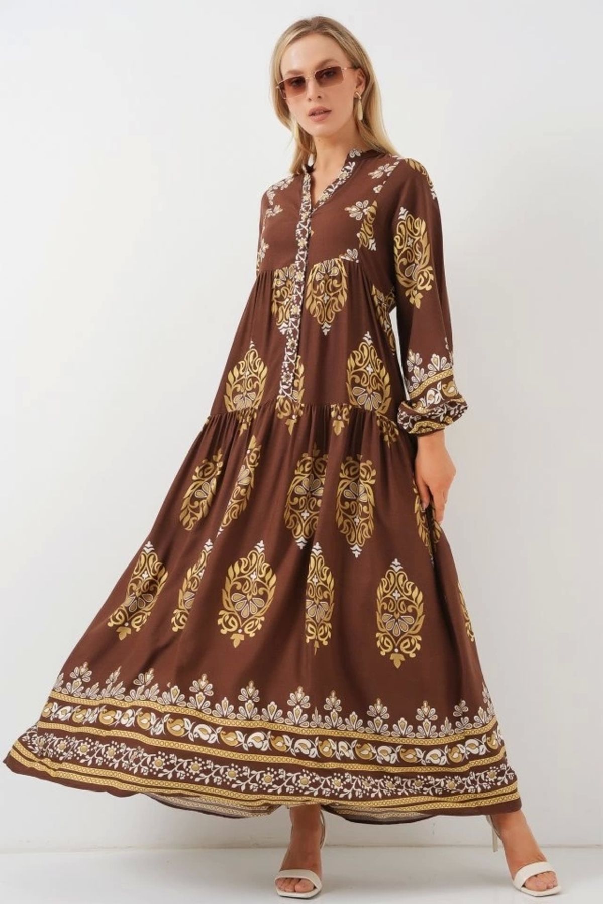 Butik 2423 Otantik Desenli Tesettür Elbise - Beyaz - Kahve