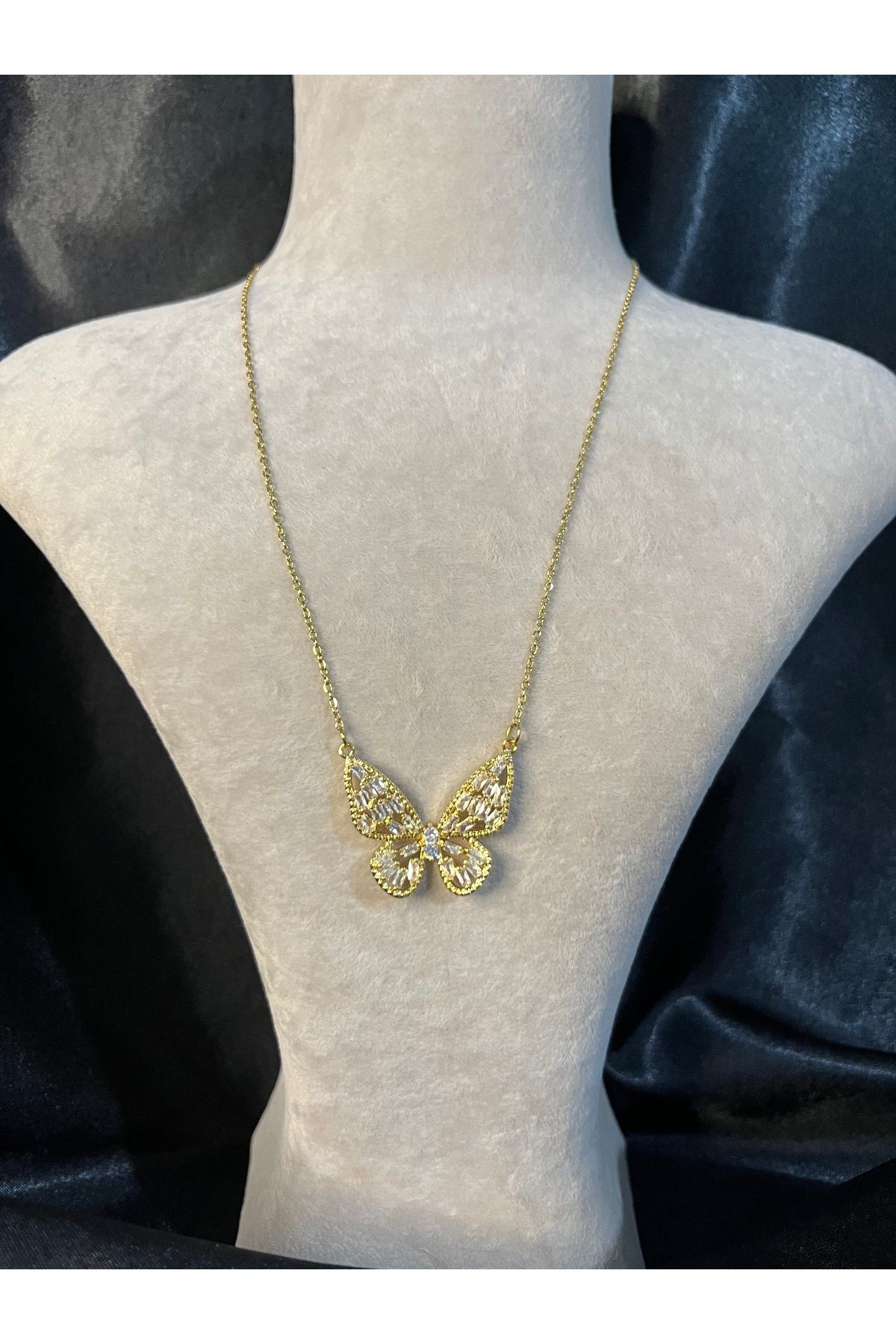 Fam&Co Jewelry Altın Renk Kelebek Kolye – Paslanmaz Çelik, Zarif ve Şık Tasarım
