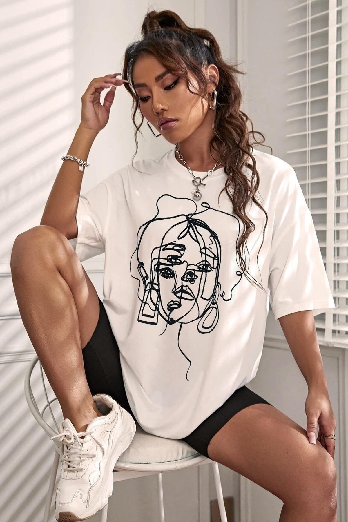 BLACK NİCE Kadın Beyaz Yüz Baskı Detaylı Oversize T-shirt