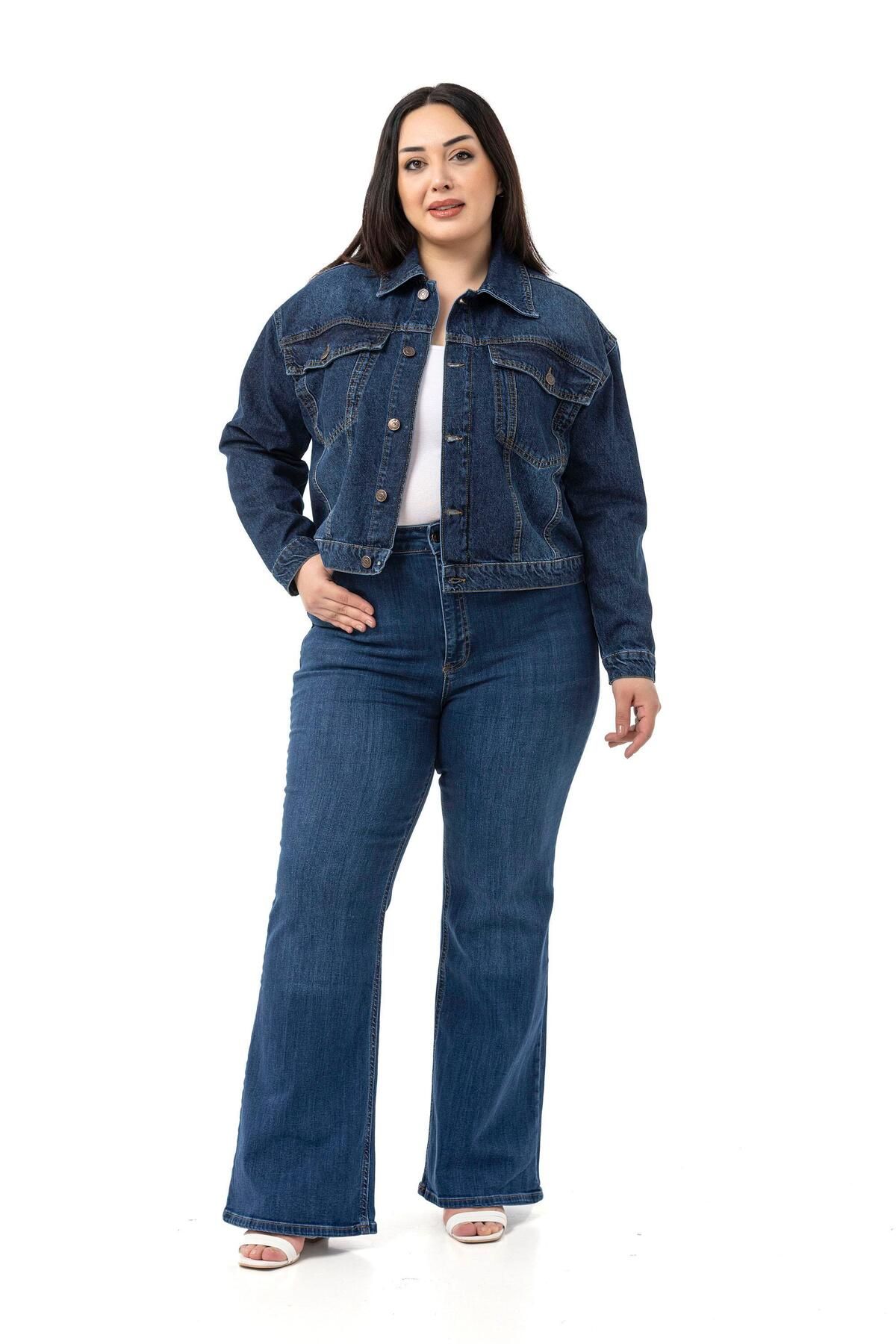 DISENTIS MODEST Büyük Beden Göğüsten Çift Cepli Kısa Lacivert Denim Ceket