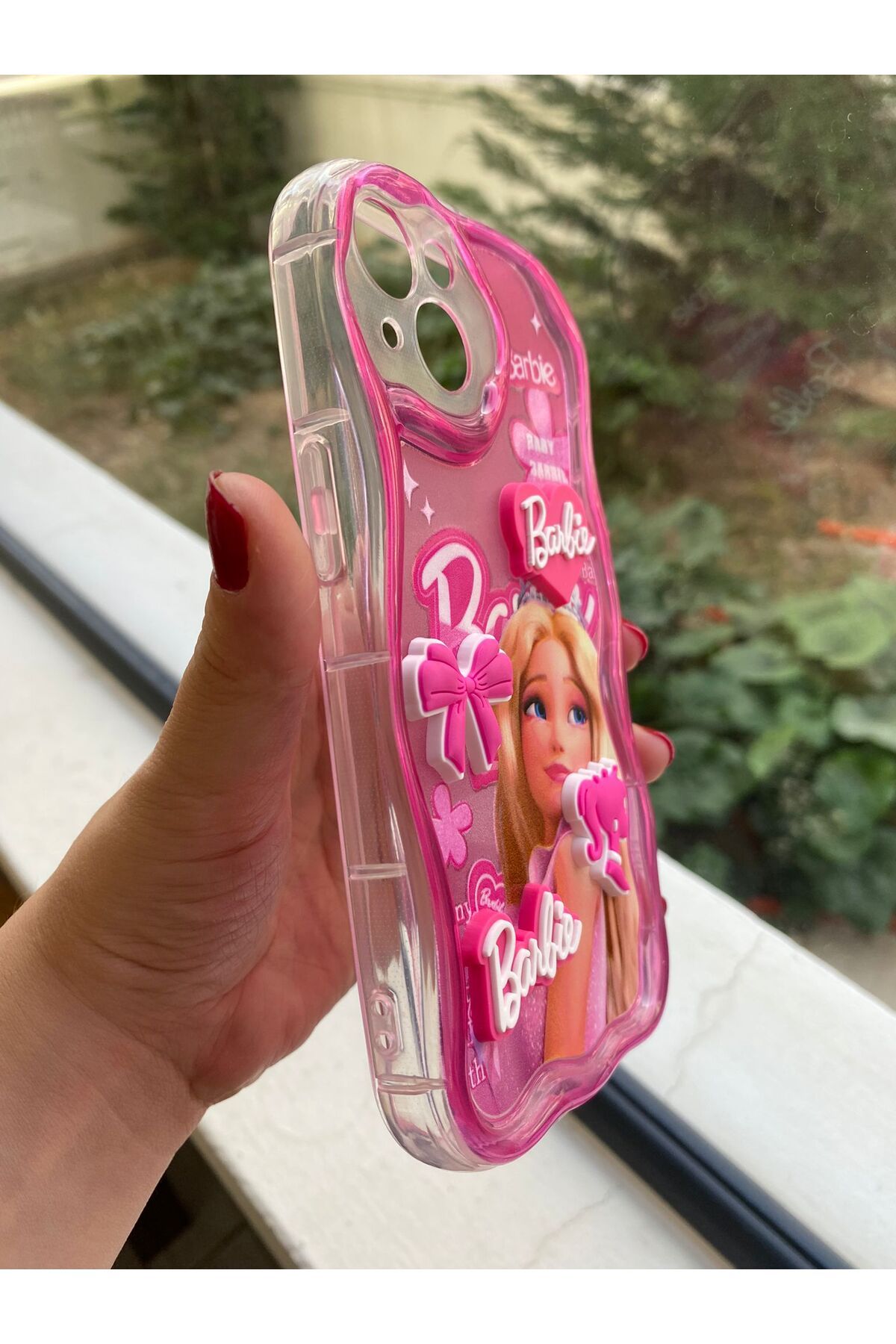 Serena Company Figürlü Kabartmalı iPhone 15 Pro Uyumlu Telefon Kılıfı