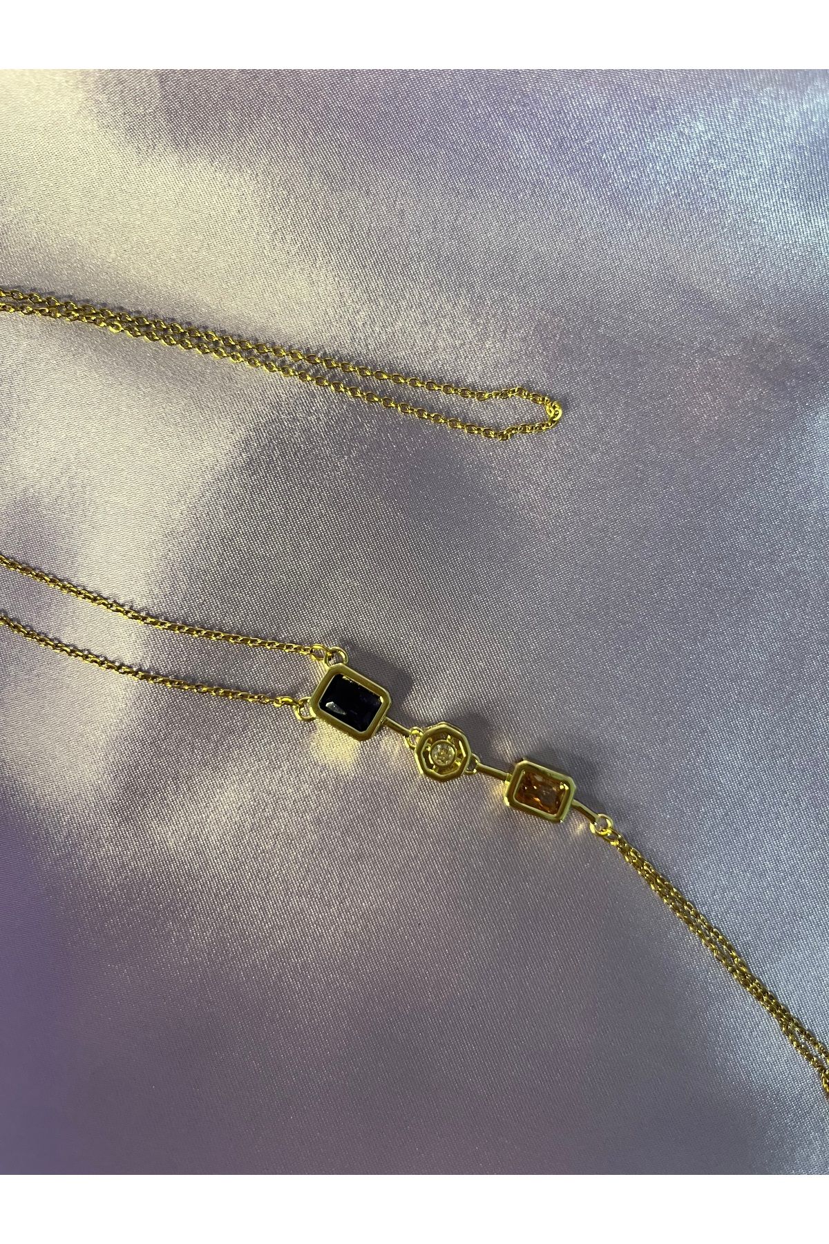 Fam&Co Jewelry Altın Renk Taş Detaylı Şahmeran Bileklik – Şık ve Zarif El Takısı